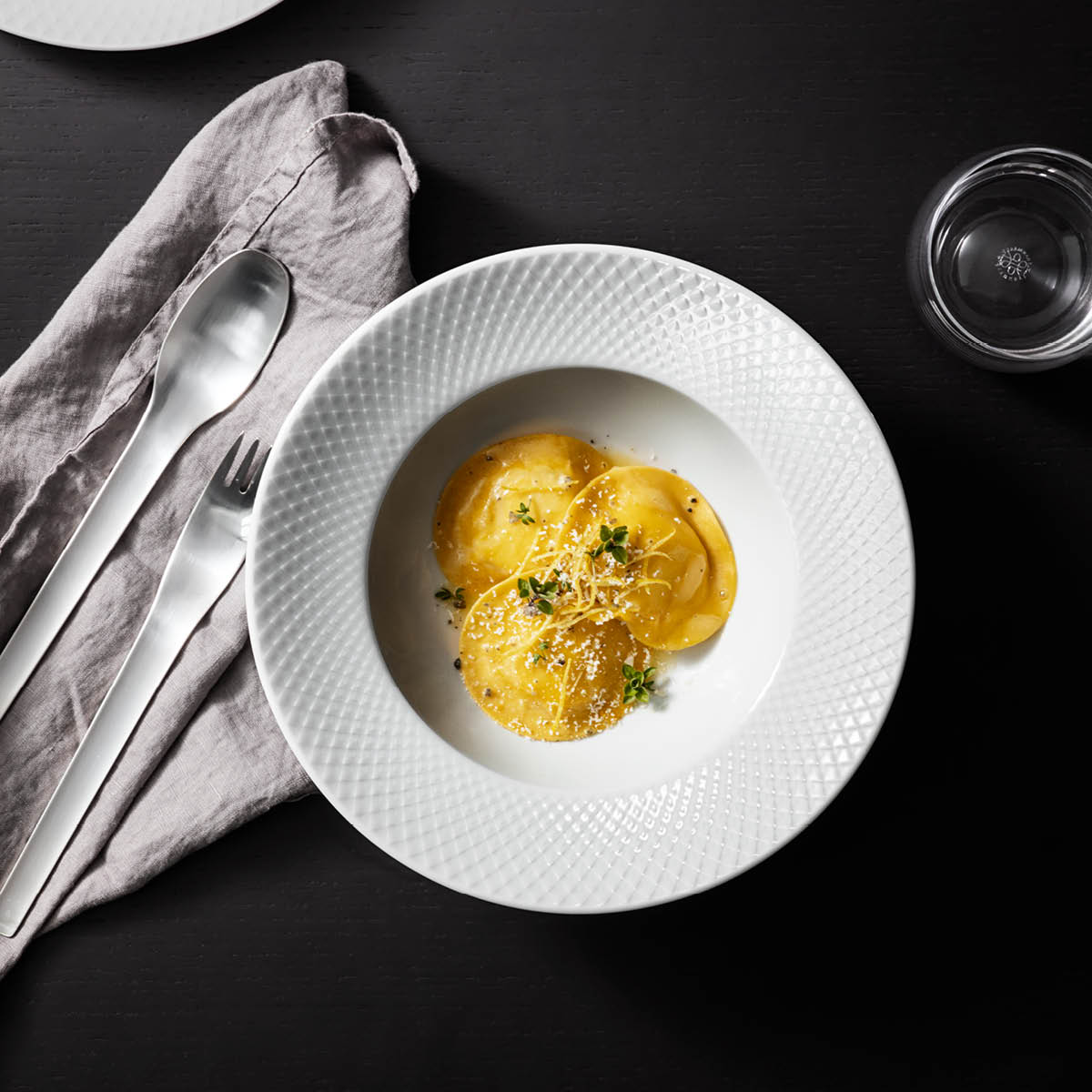 Lyngby Porcelæn Rhombe dyp tallerken 24,5 cm hvit