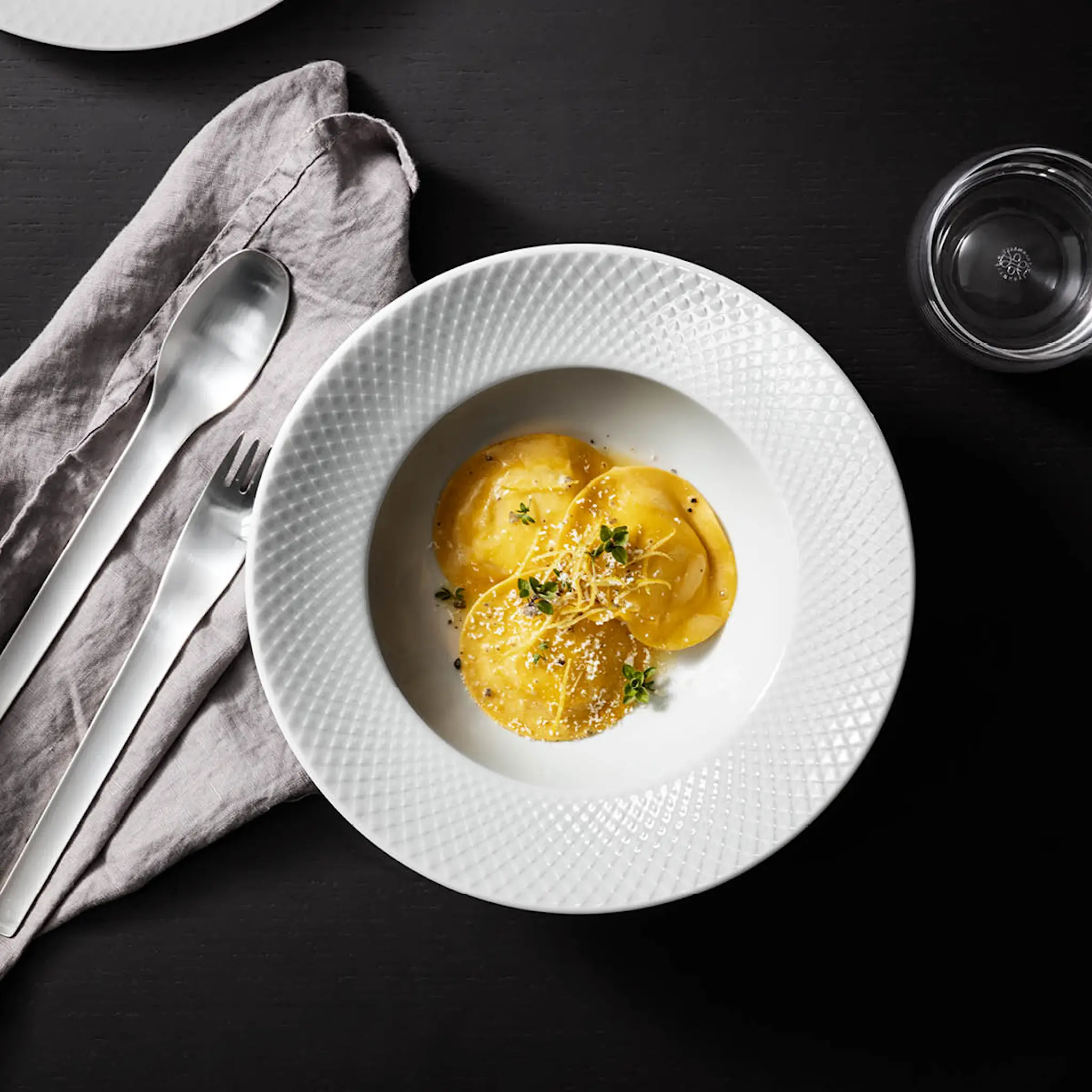 Lyngby Porcelæn Rhombe Syvä lautanen 24,5 cm Valkoinen