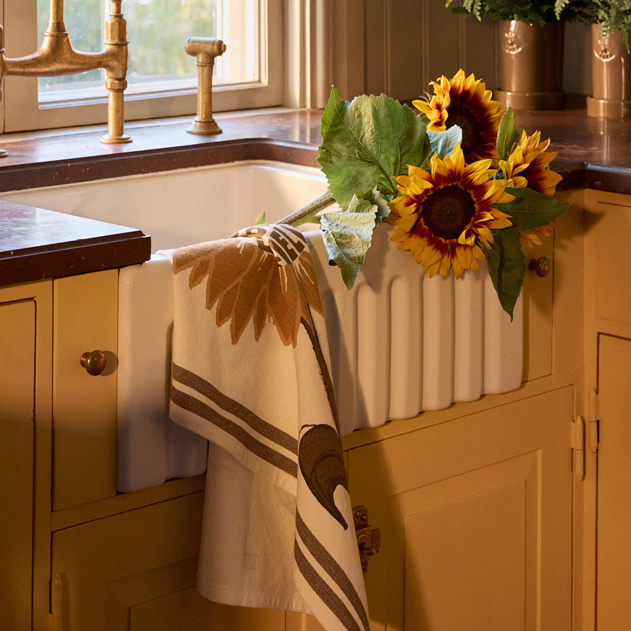 Lexington Kökshandduk med solros i bomull 70x50 cm vit/beige