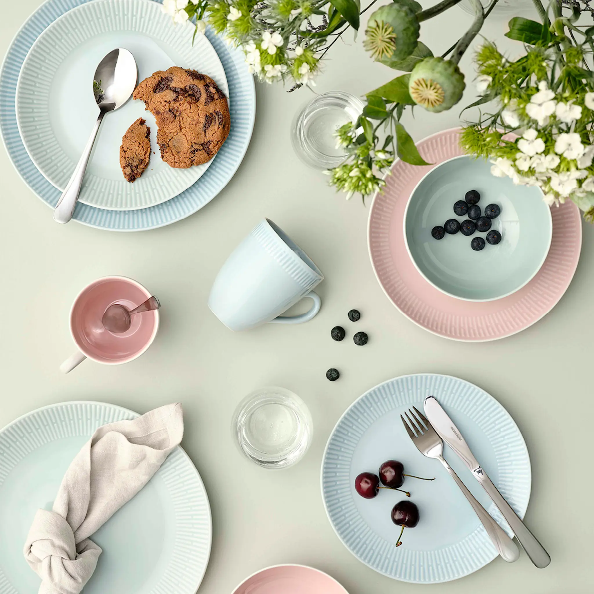 Aida Relief tallrik 22 cm light blue