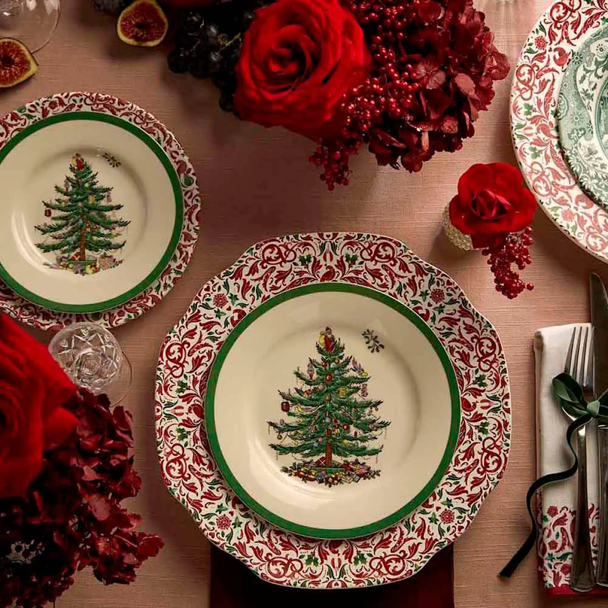 Spode Christmas Tree Yuletide Scalloped undertallrik 27 cm