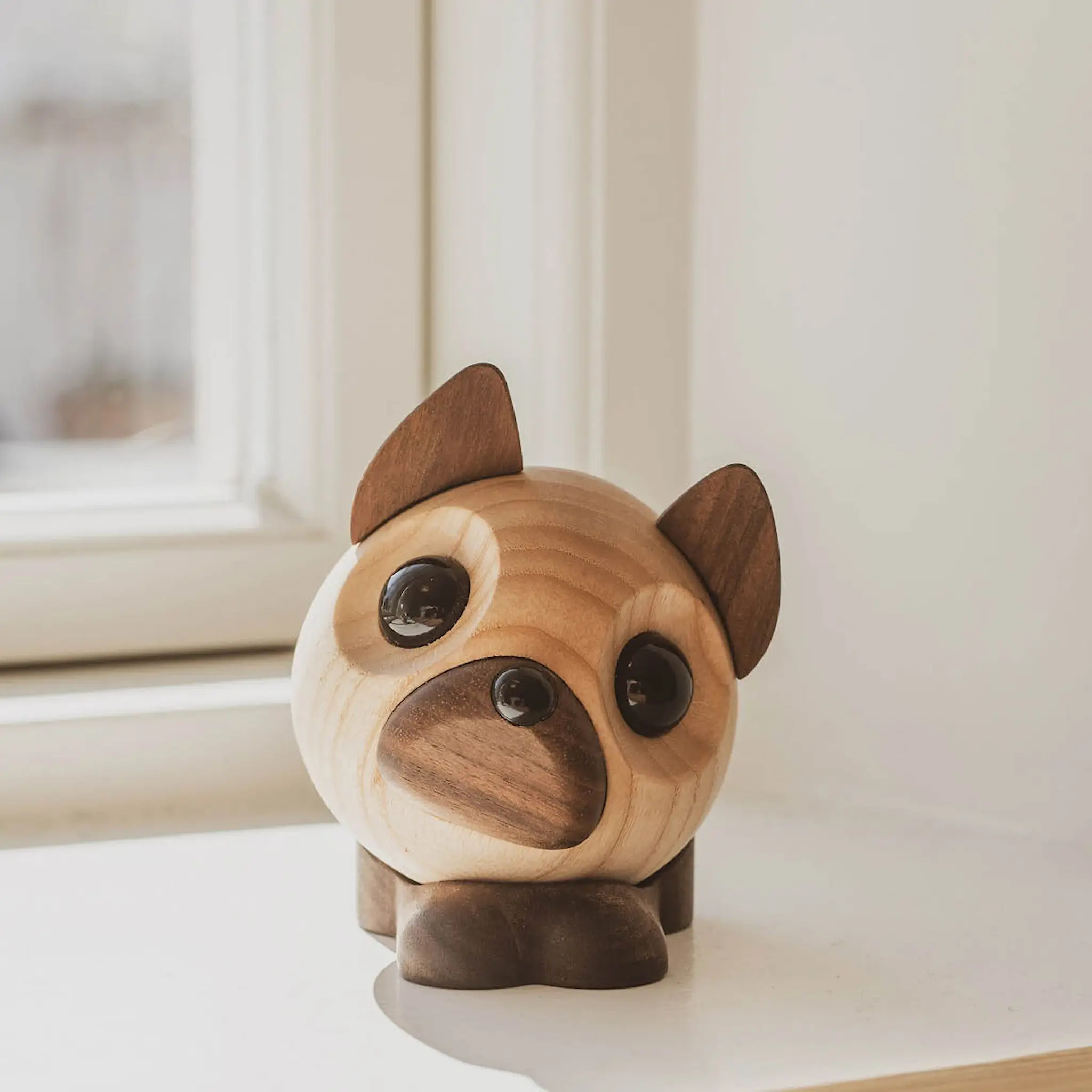 FableWood Benny fransk bulldogg träfigur 10 cm ask/valnöt