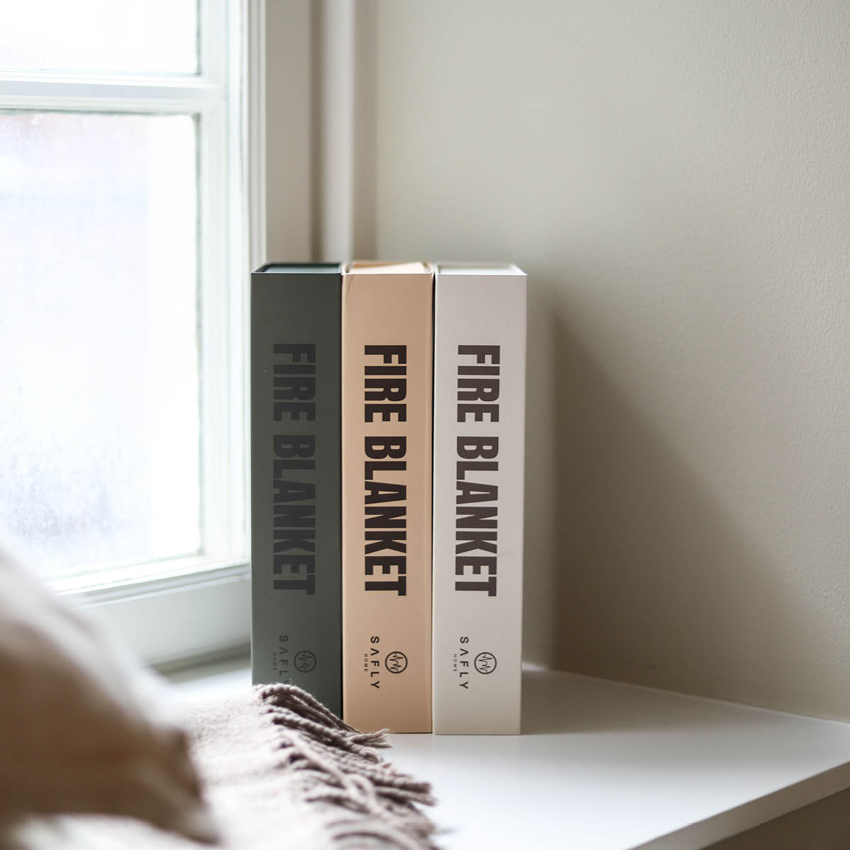 Safly Coffee Table Book med brandfilt 16x28 cm krämvit