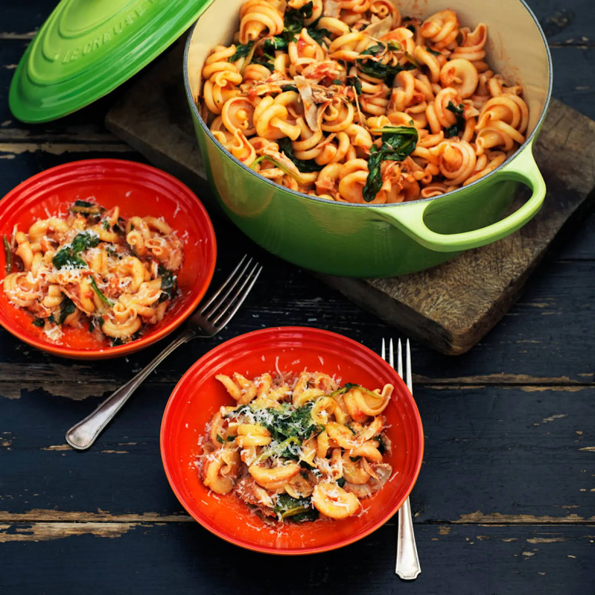 Le Creuset Signature Pastalautanen 22 cm Volcanic