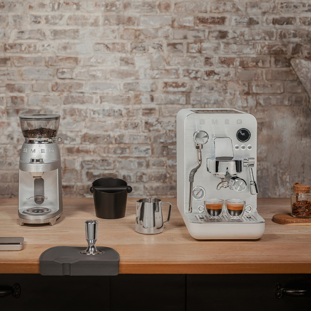 Smeg Minipro Espressokone EMC02 1,7L Valkoinen