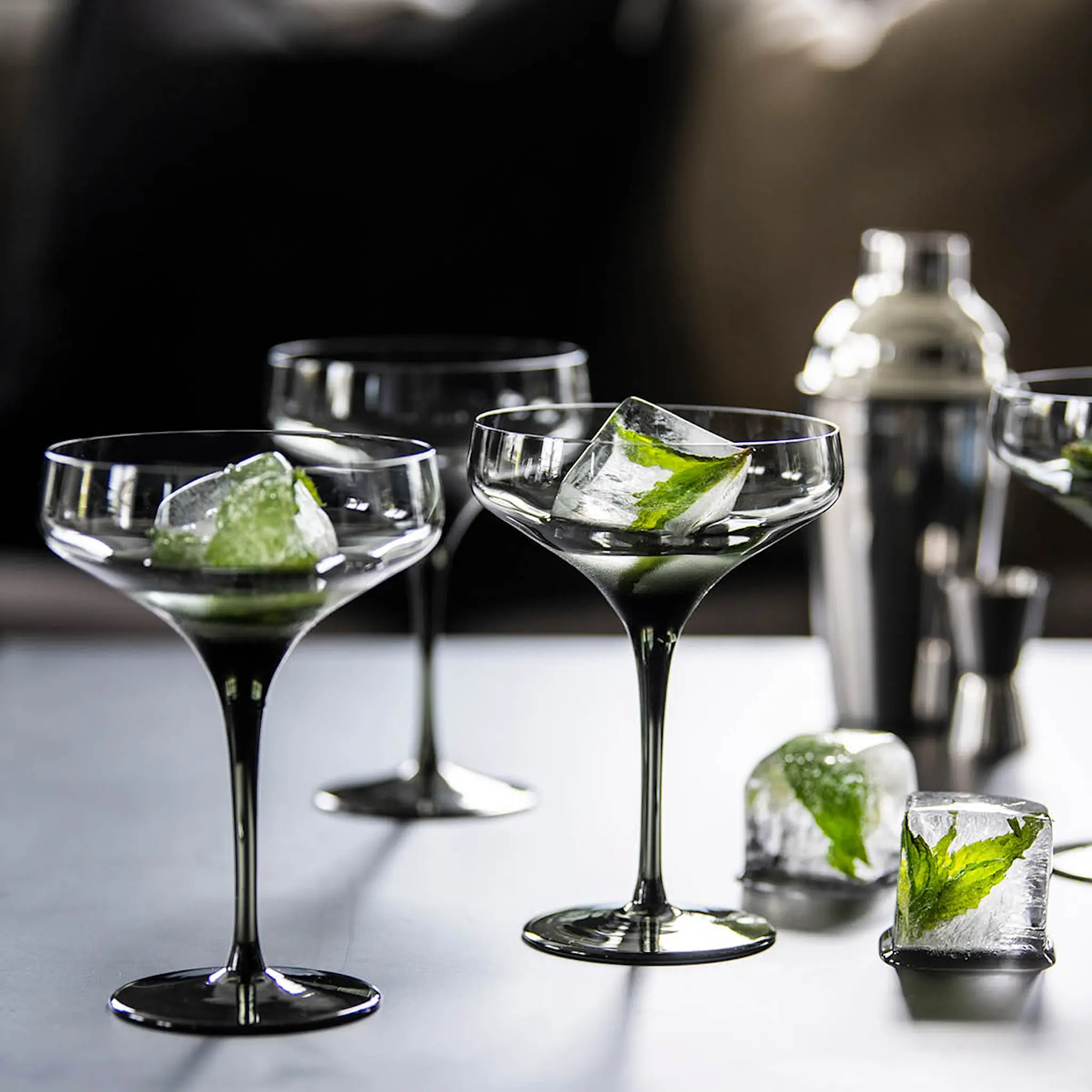 Magnor Noir cocktailglas / champagneskål 35 cl svart