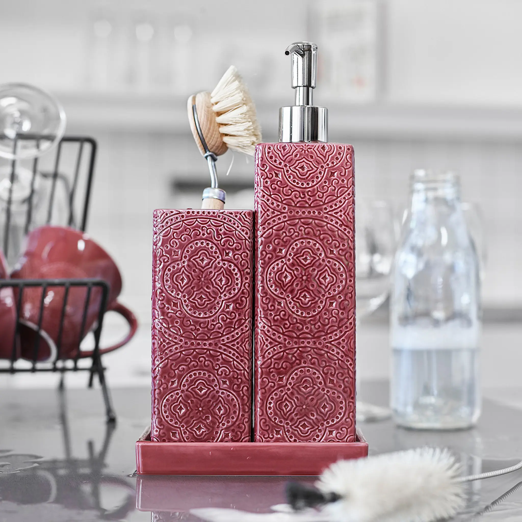 Cultdesign Kub Orient diskborsthållare 15 cm vinröd