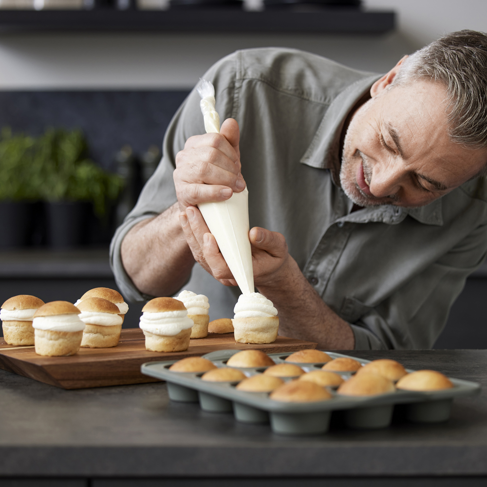 Tareq Taylor Pecan Muffinssivuoka 33x24 cm 12 muffinsille Forest Green