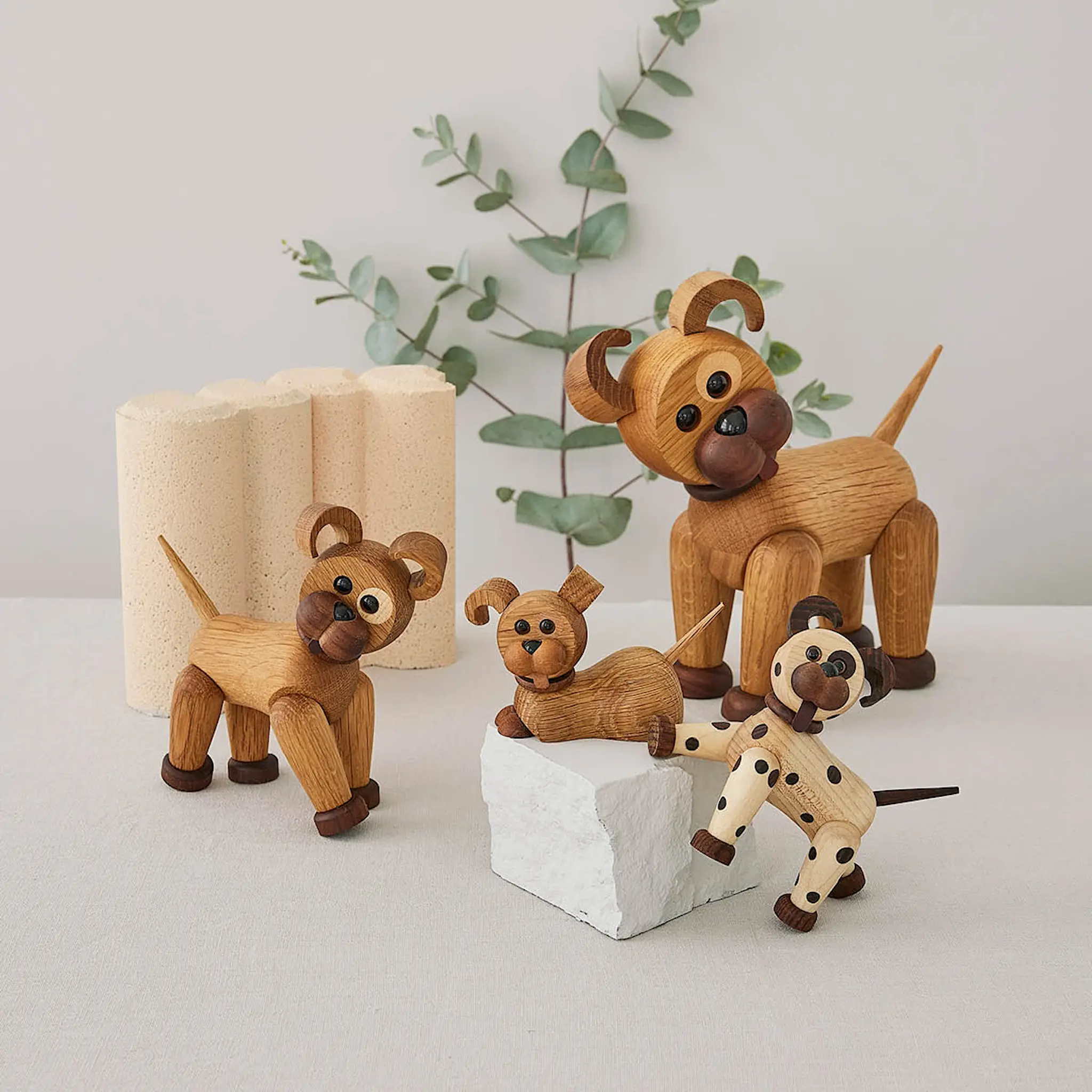 Spring Copenhagen Joy trädekoration hund 11 cm lönn