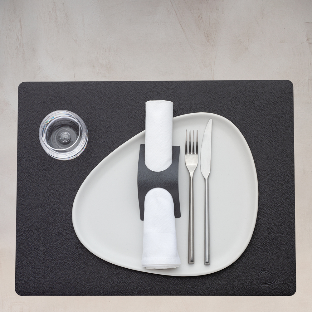 LIND DNA Leather Serene Square bordbrikke L 35x44 cm black