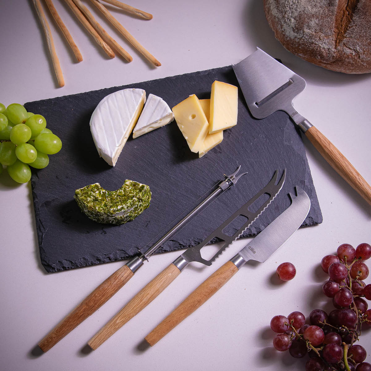 Cilio Ostehøvel m/ eikehåndtak 23 cm