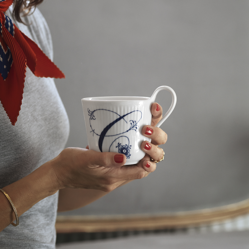 Royal Copenhagen Blue Fluted Alphabet Muki 33 cl C