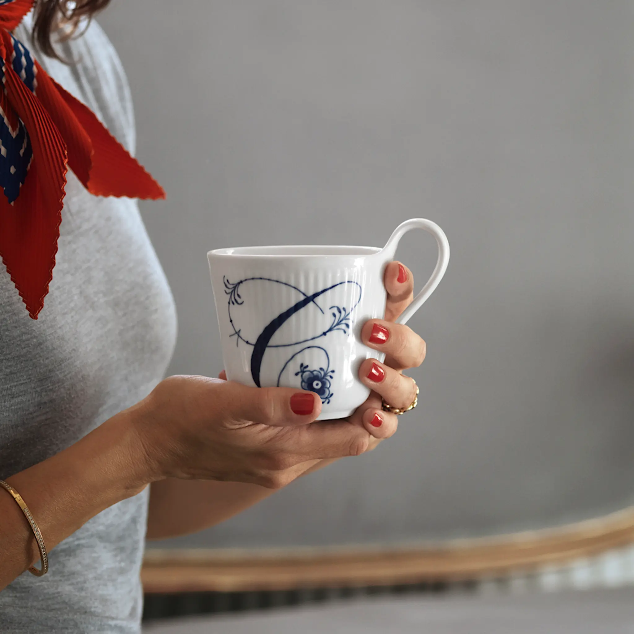 Royal Copenhagen Blue Fluted Alphabet Muki 33 cl C