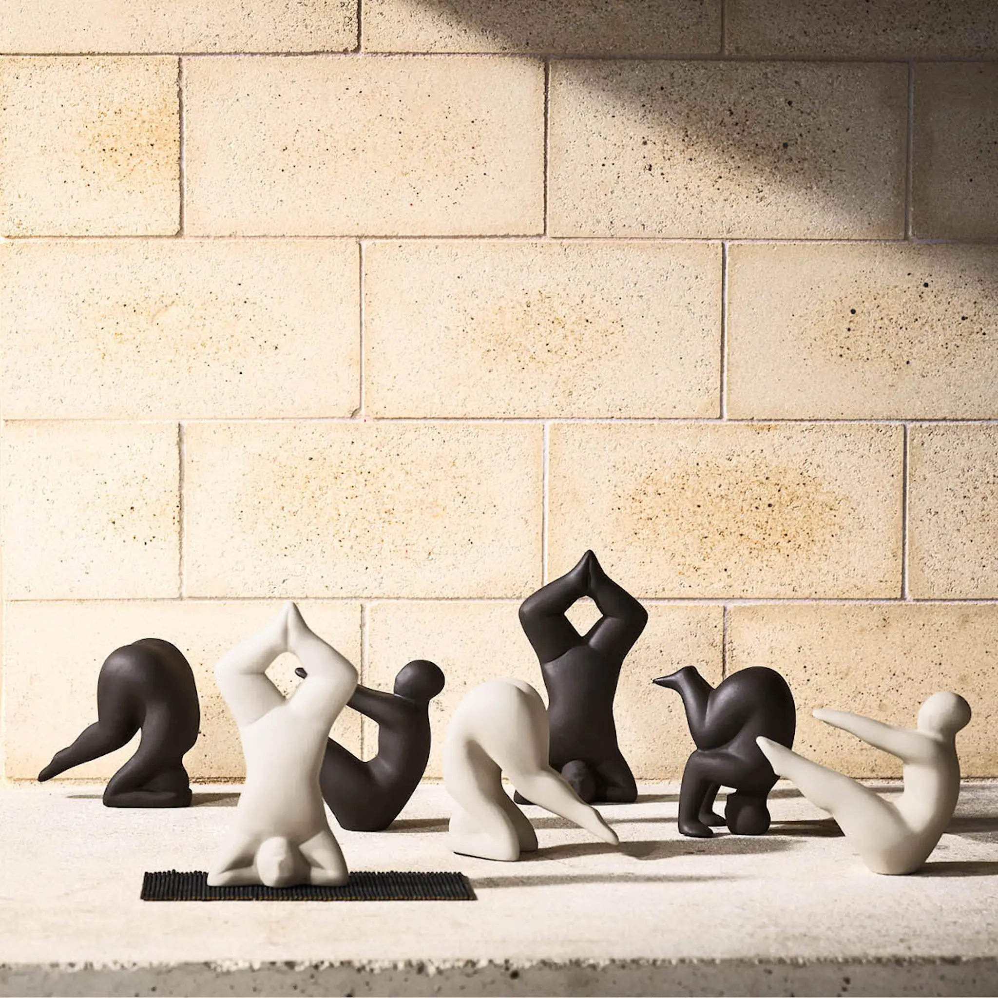 Design House Stockholm Lisa Larson Yoga No.2 figur 11 cm svart