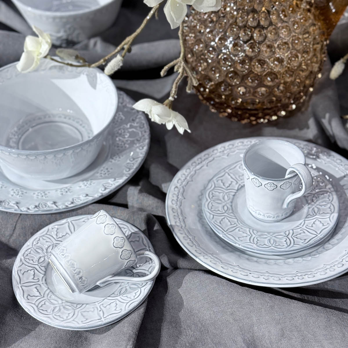 Bordallo Pinheiro Rua Nova kaffekopp med fat 15 cl antikkhvit