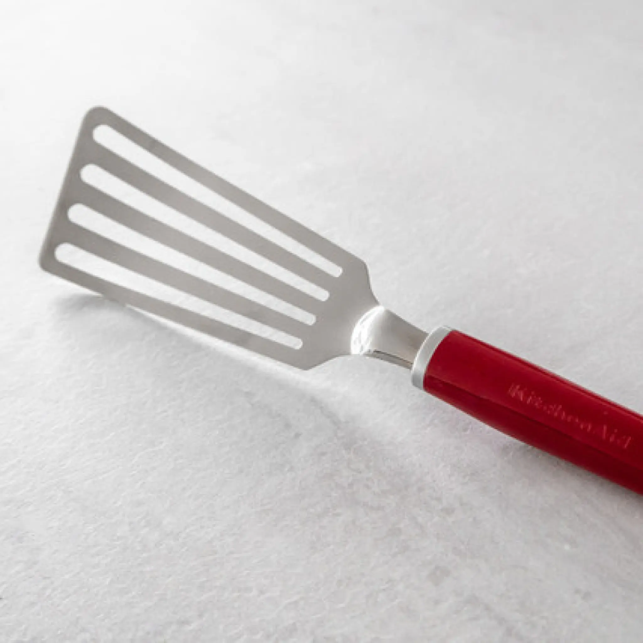 KitchenAid Core stekspade 32,8 cm empire red