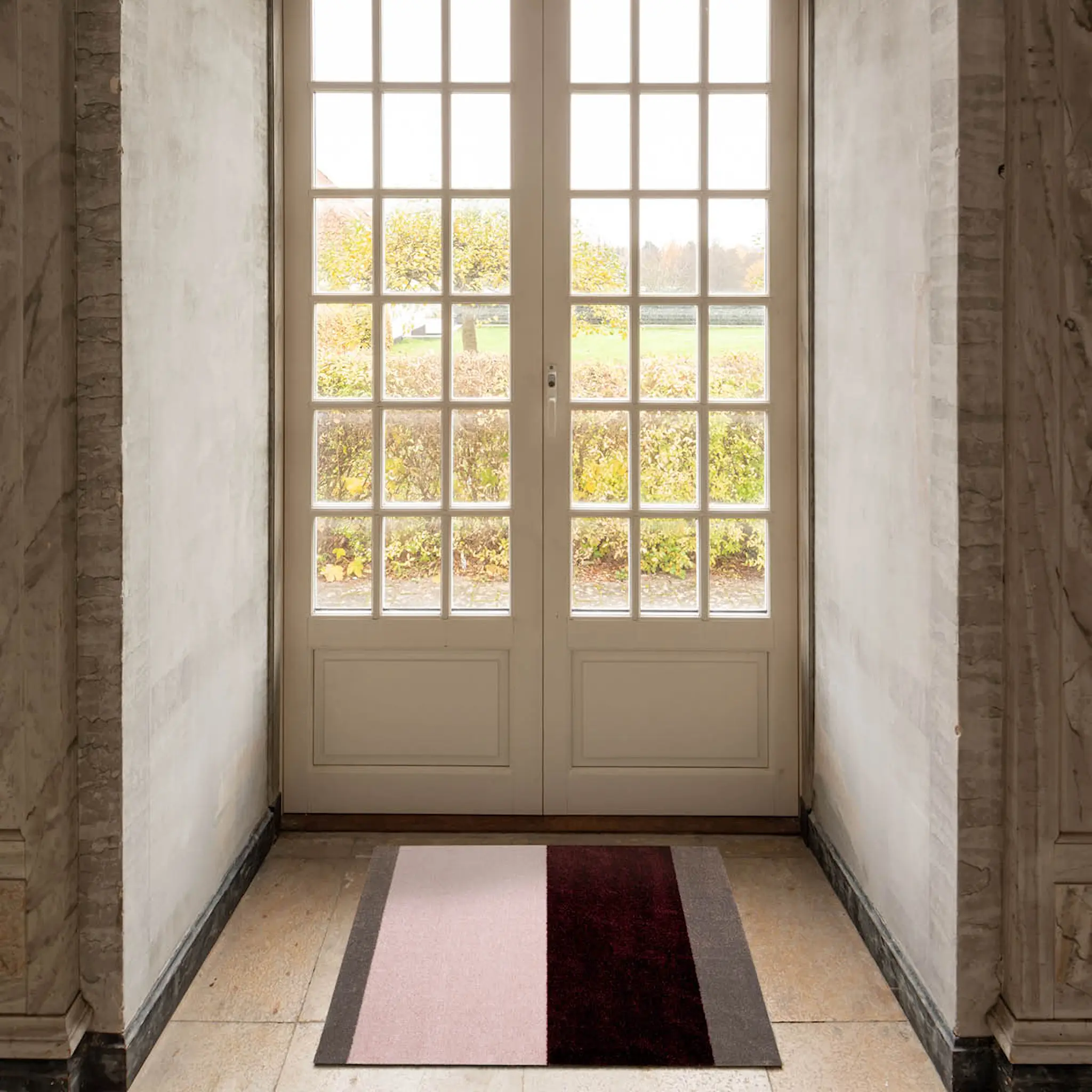 Tica Copenhagen Stripes Horizontally golvmatta 90x60 cm bordeaux/rose/sand