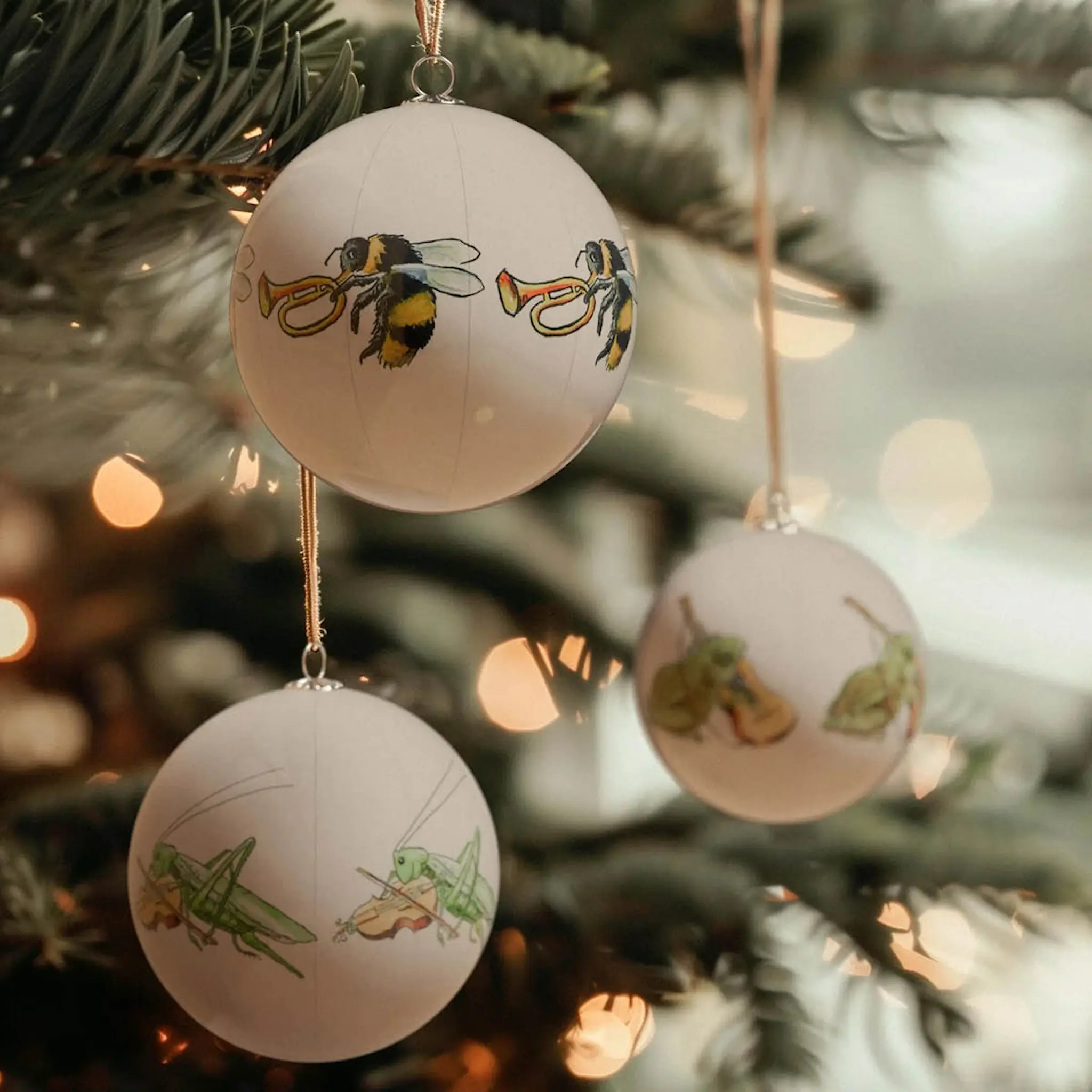 Design House Stockholm Elsa Beskow julekule 3 stk frosk/humle/sirisse hover