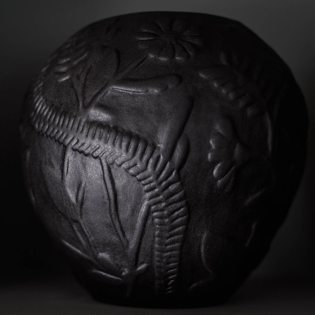 Nittsjö Flora maljakko globo 18 cm musta