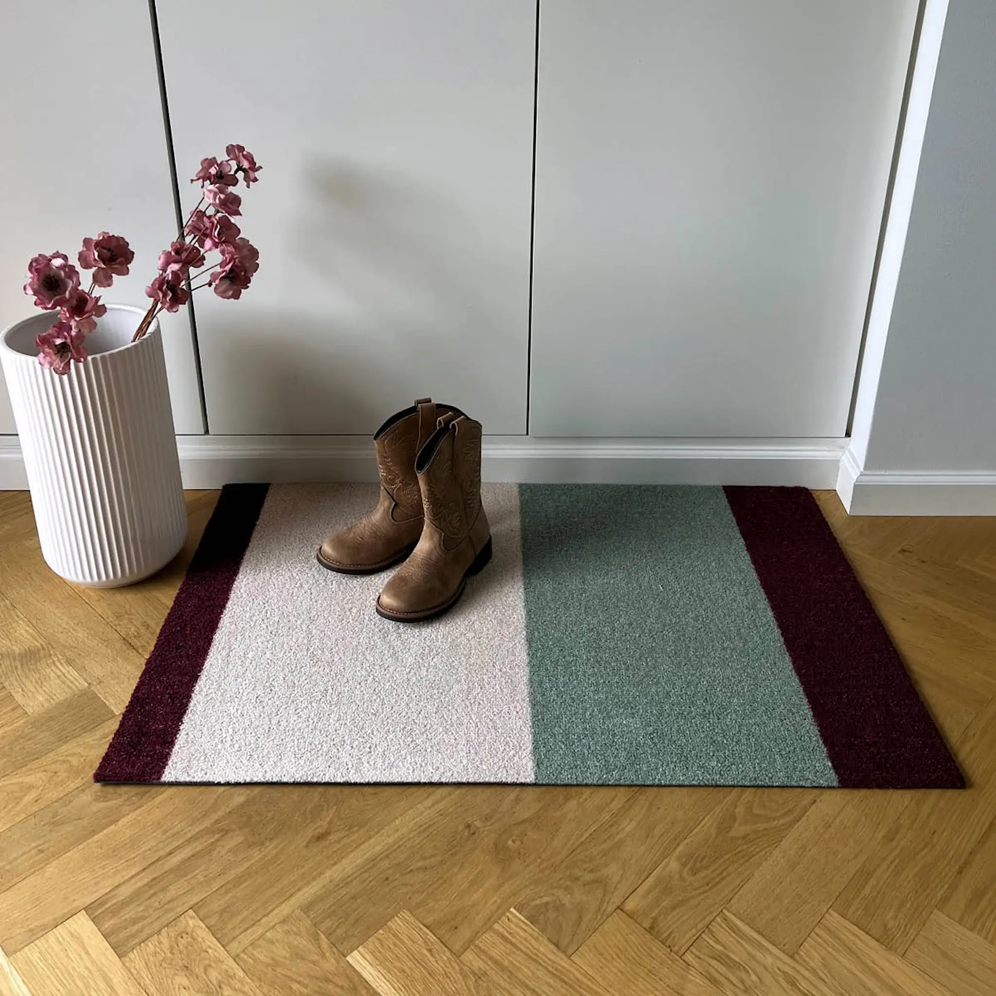 Tica Copenhagen Stripes Horizontally golvmatta 90x60 cm bordeaux/grön/ivory