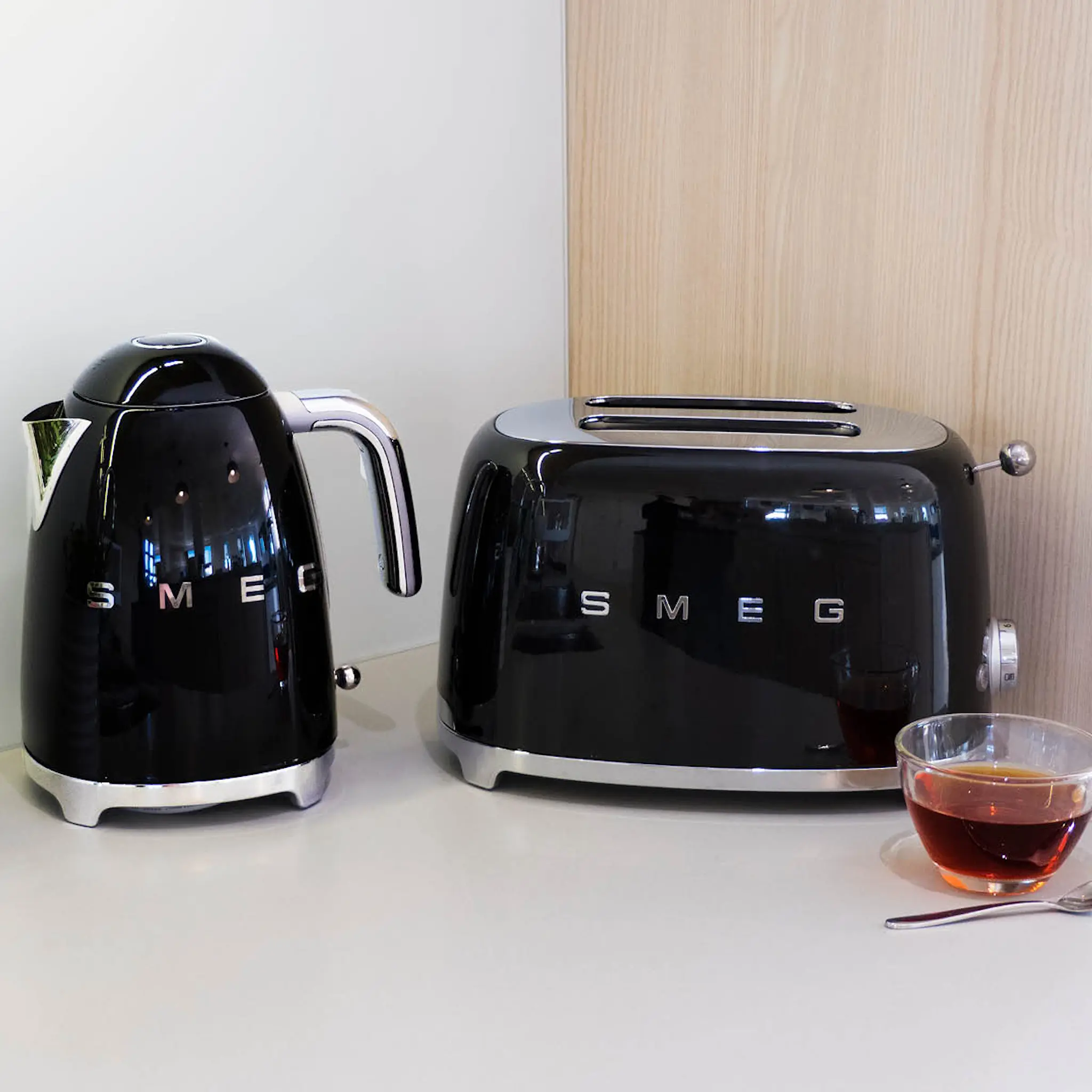 Smeg Smeg Vattenkokare KLF03 1,7 L Svart