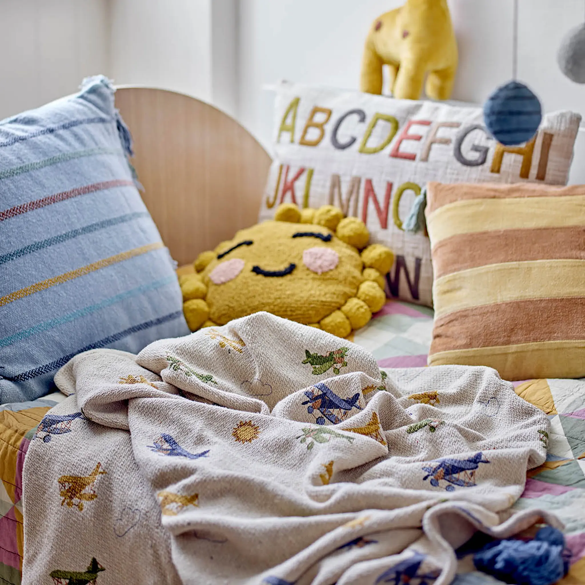 Bloomingville MINI Plane pläd 160x130 cm natur/multi