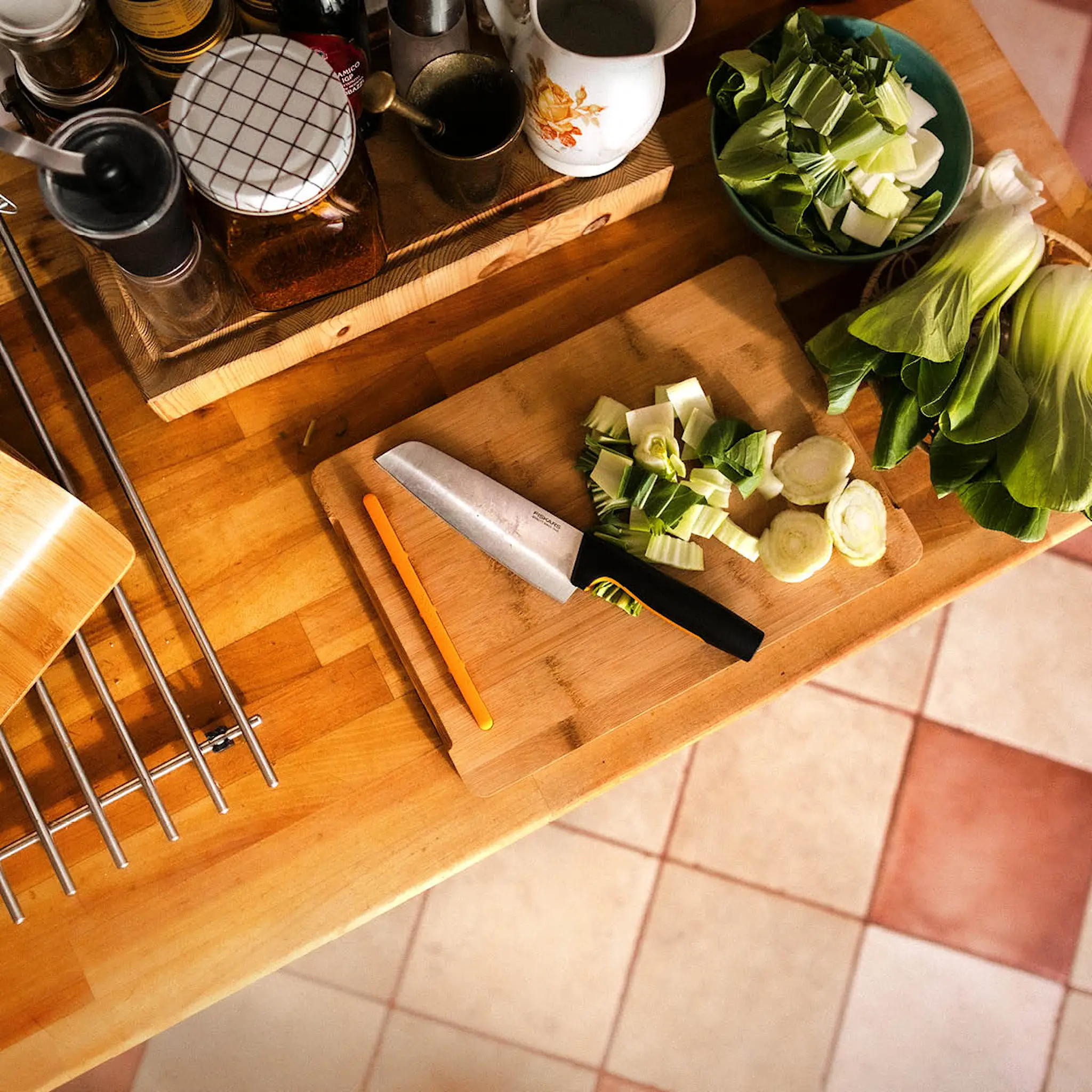 Fiskars Functional Form santoku-veitsi 35,5 cm musta/ruostumaton teräs