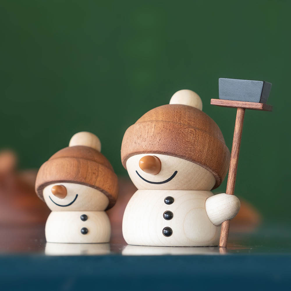 FableWood Flurry snögubbe träfigur 8 cm sapele/lönn