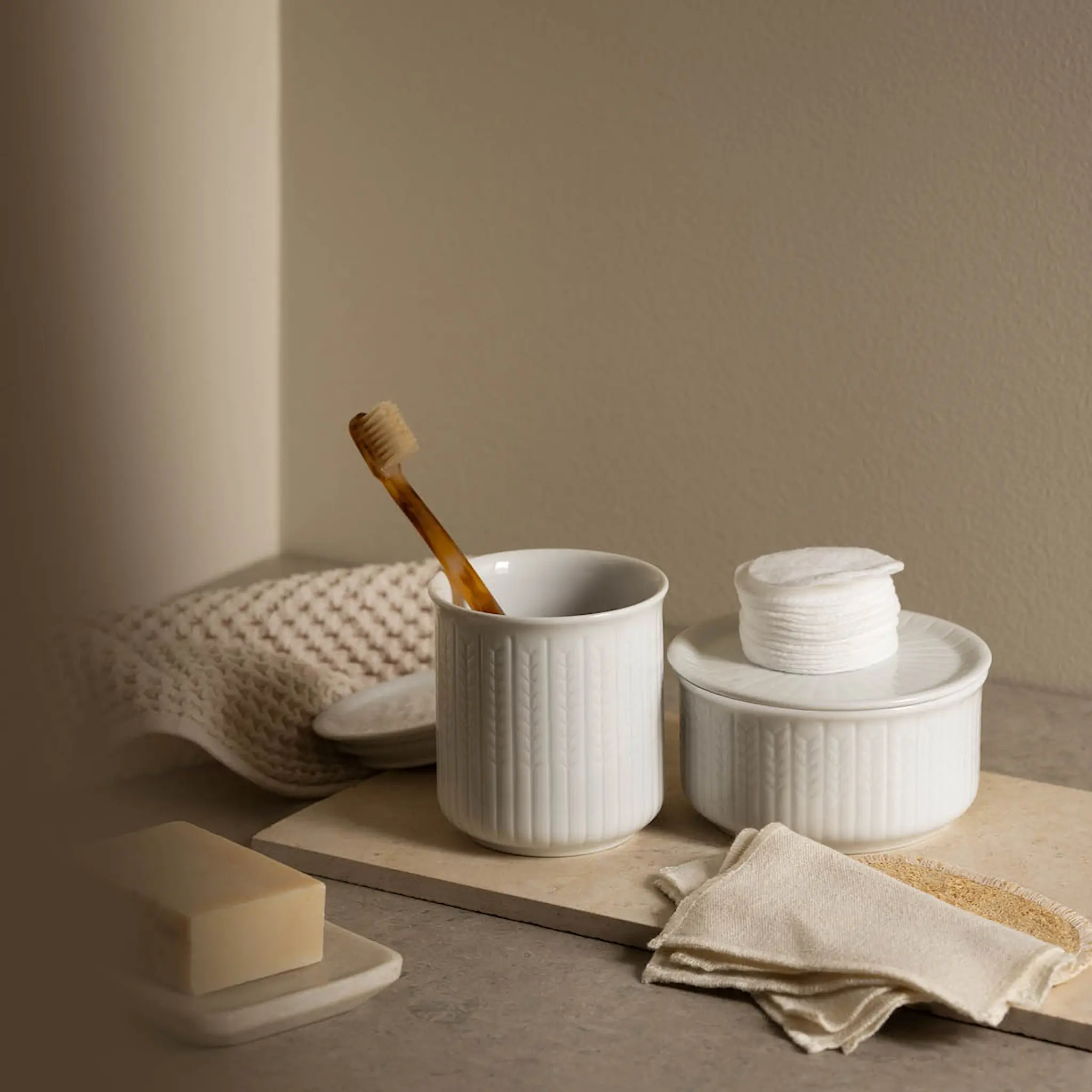 Rörstrand Swedish Grace låg burk S 0,3 L snö/vit