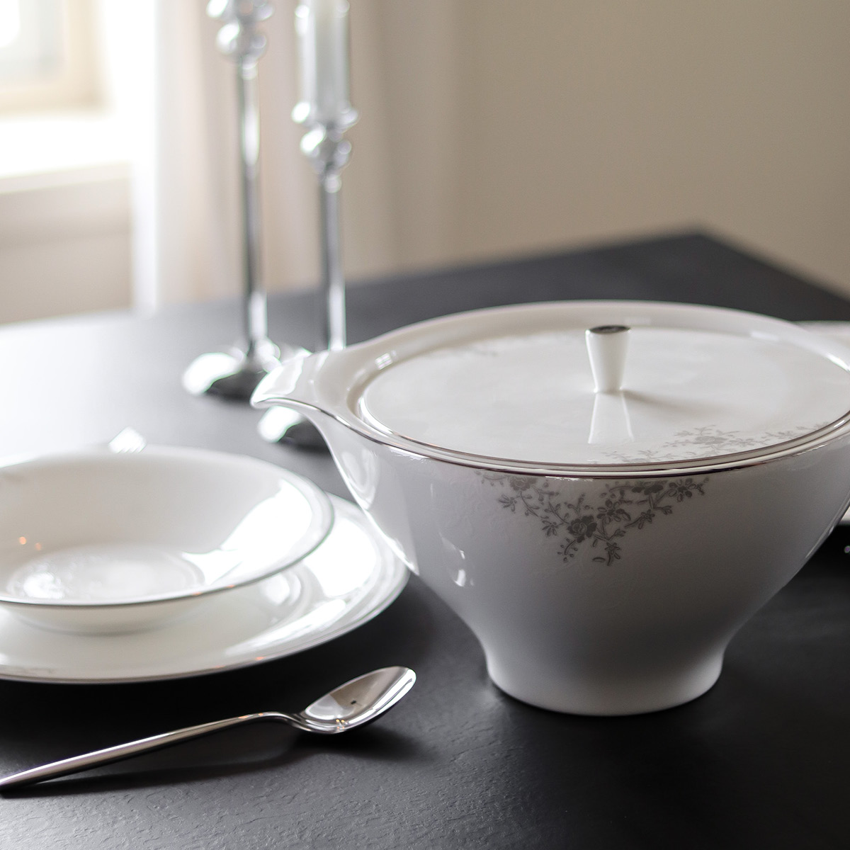 Royal Porcelain Angelina Platinum lock till terrin 23 cm vit