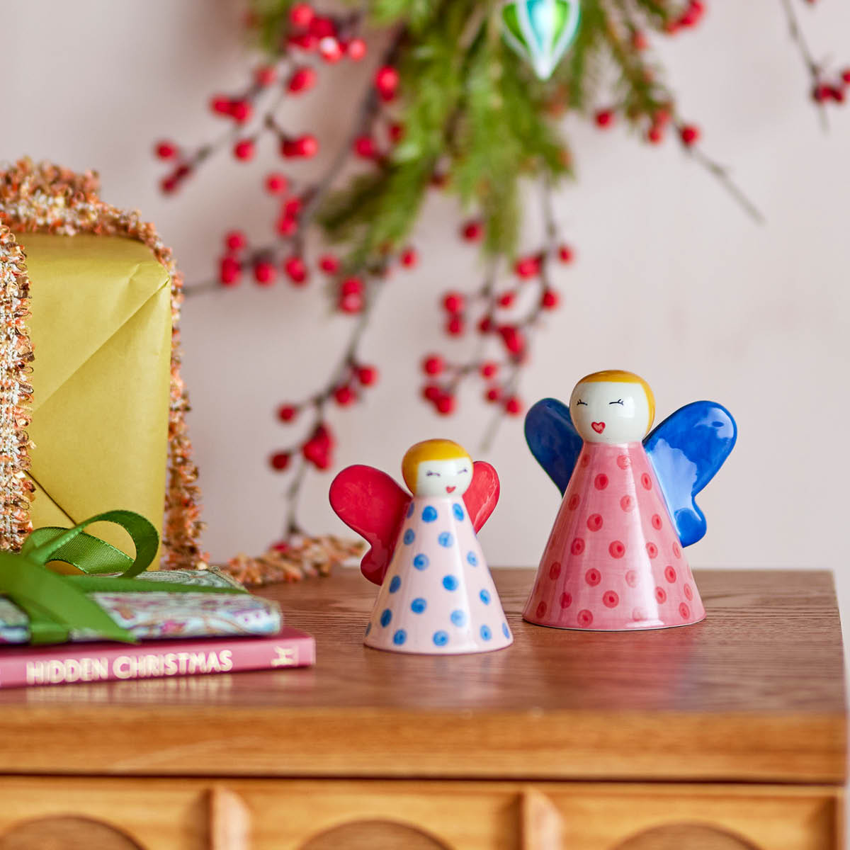 Bloomingville Caramella engel i steingods 2 stk 8/10 cm rosa/blå