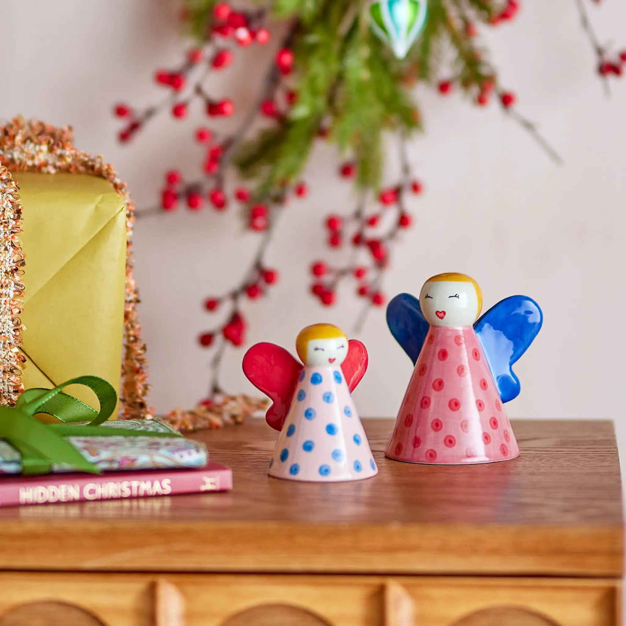 Bloomingville Caramella ängel i stengods 2-pack 8/10 cm rosa/blå