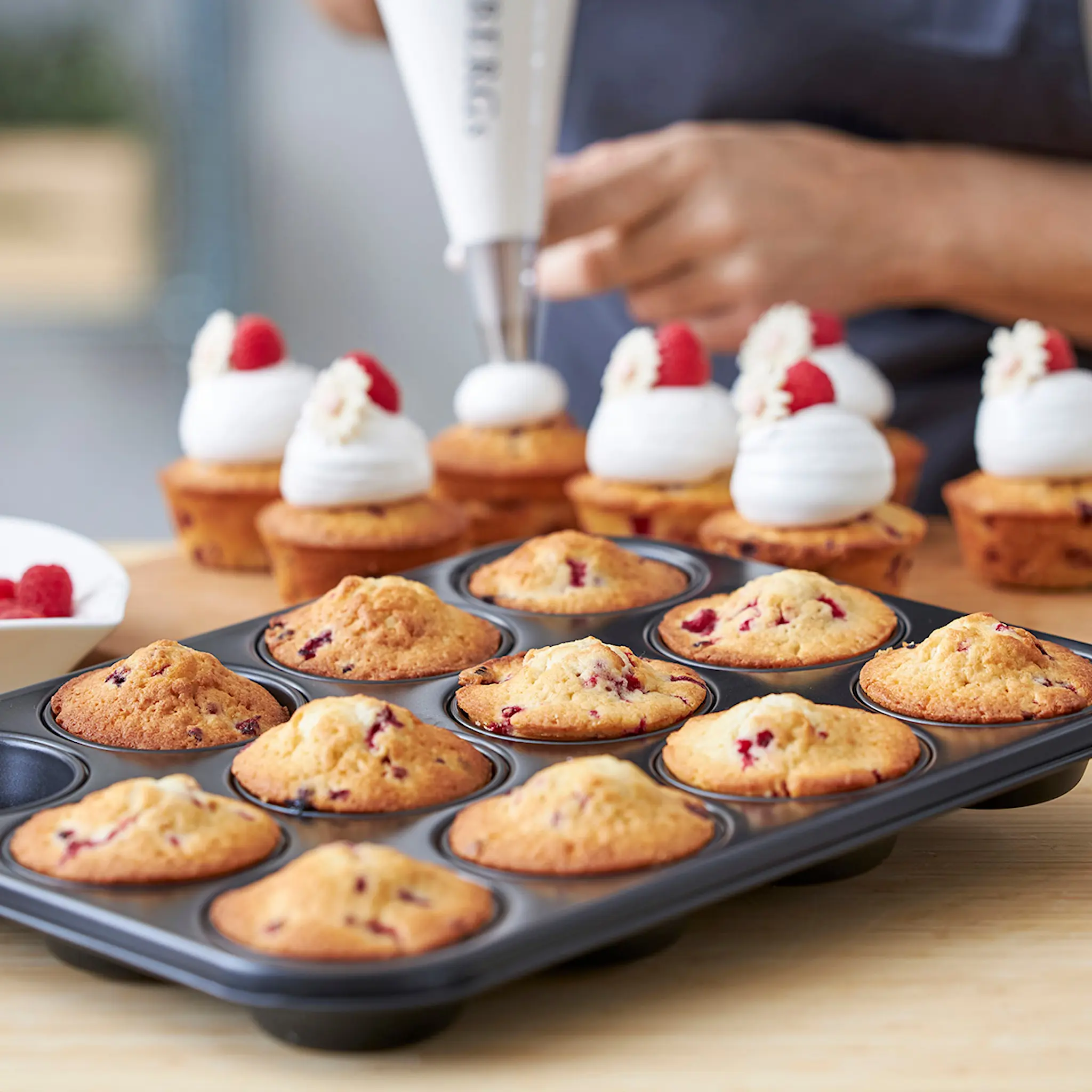 Blomsterberg Muffinssivuoka 27x36 cm 12 muffinsille