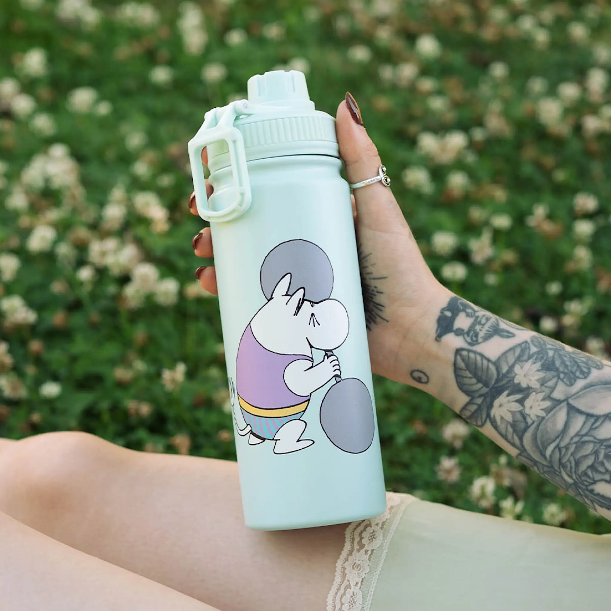 Nordicbuddies Mumin termosflaska 0,55 L Mumintrollet tränar ljusblå