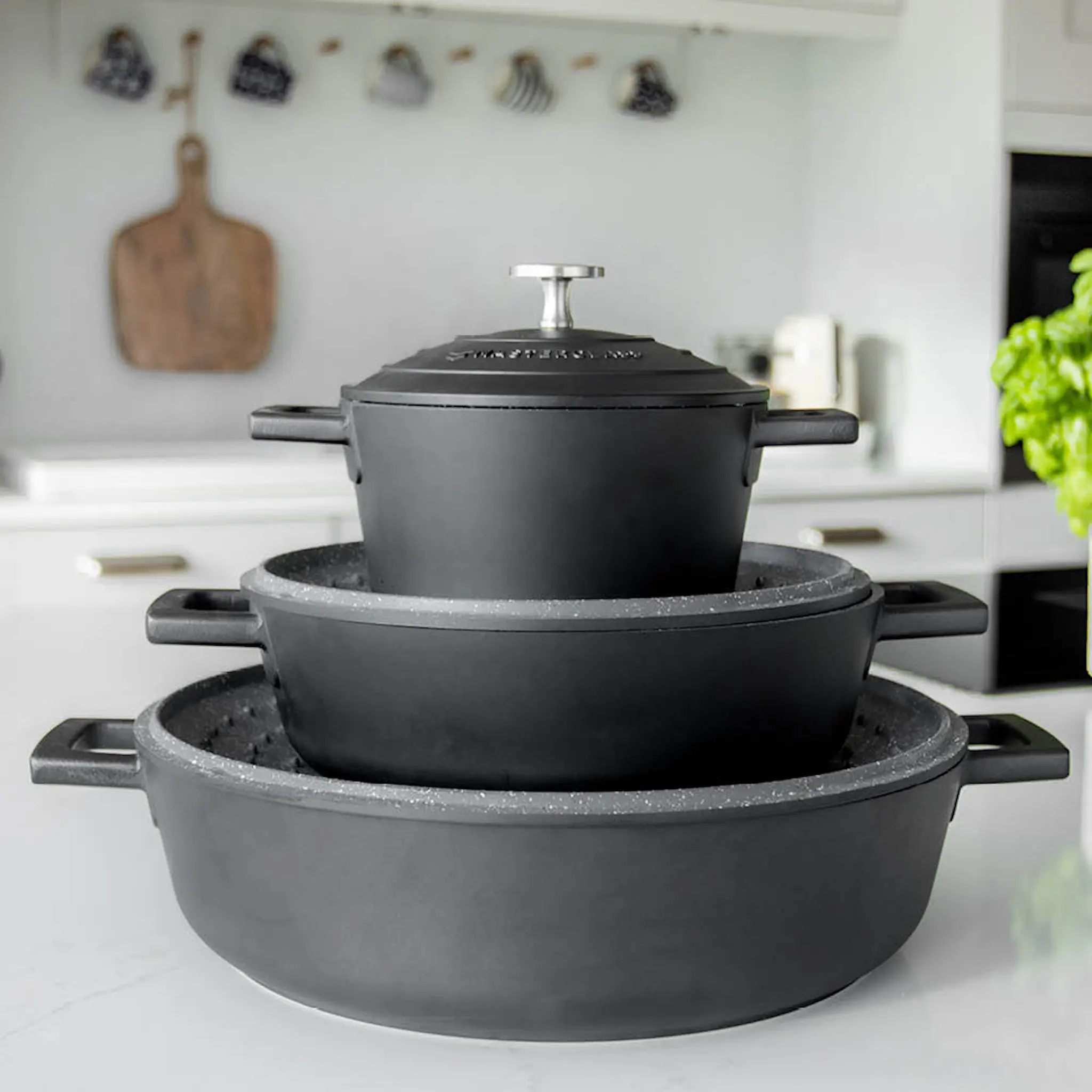 MasterClass Cast Aluminium låg gryta 2,5 L svart