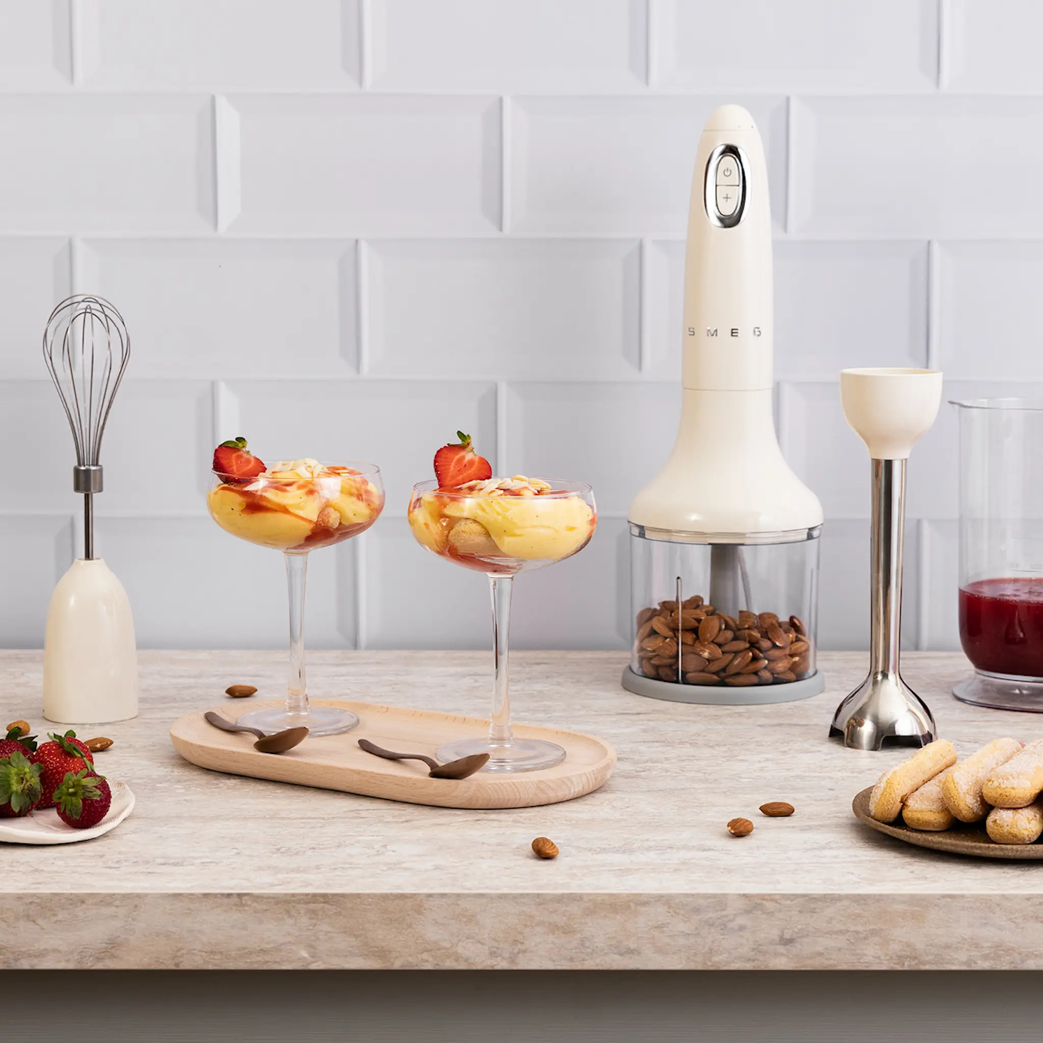 Smeg Smeg stavmixer med tillbehör HBF03 creme