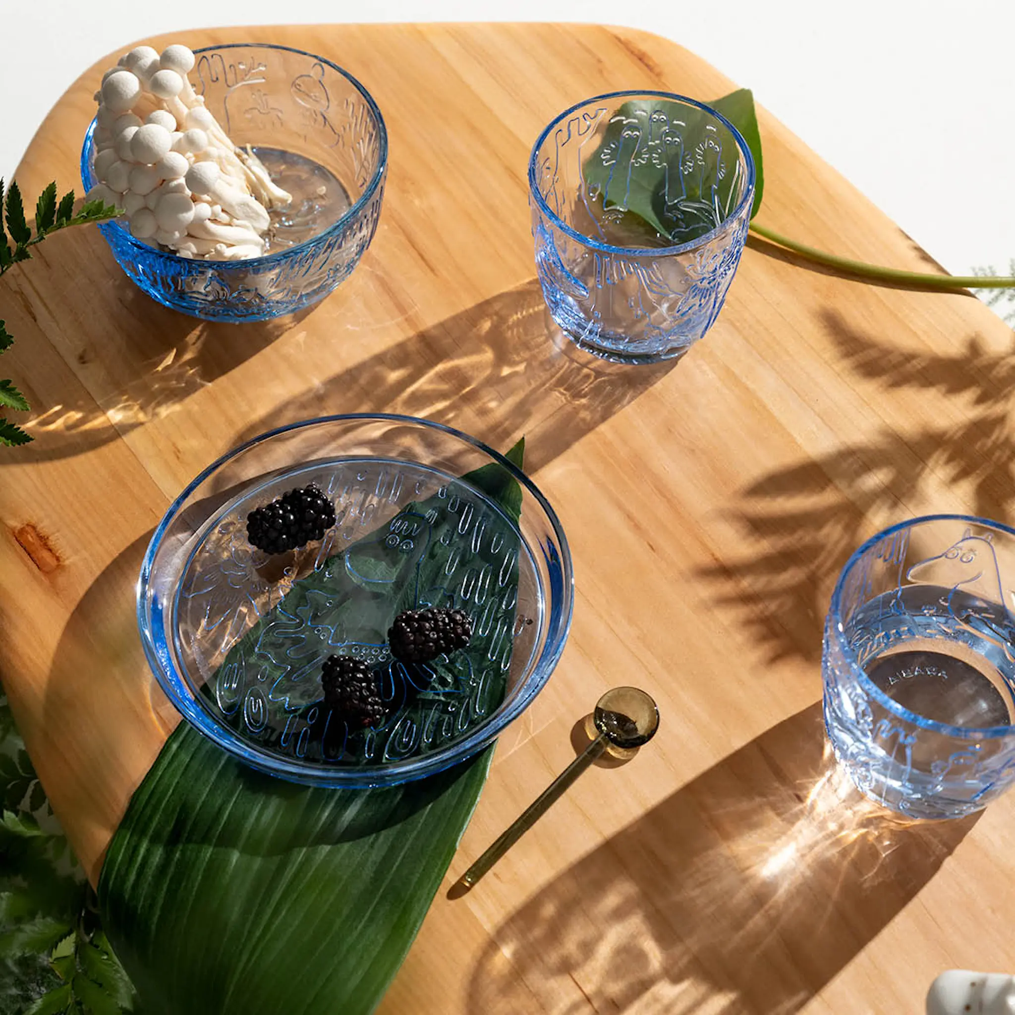 Moomin Iittala Mummi skål 35 cl aqua hover