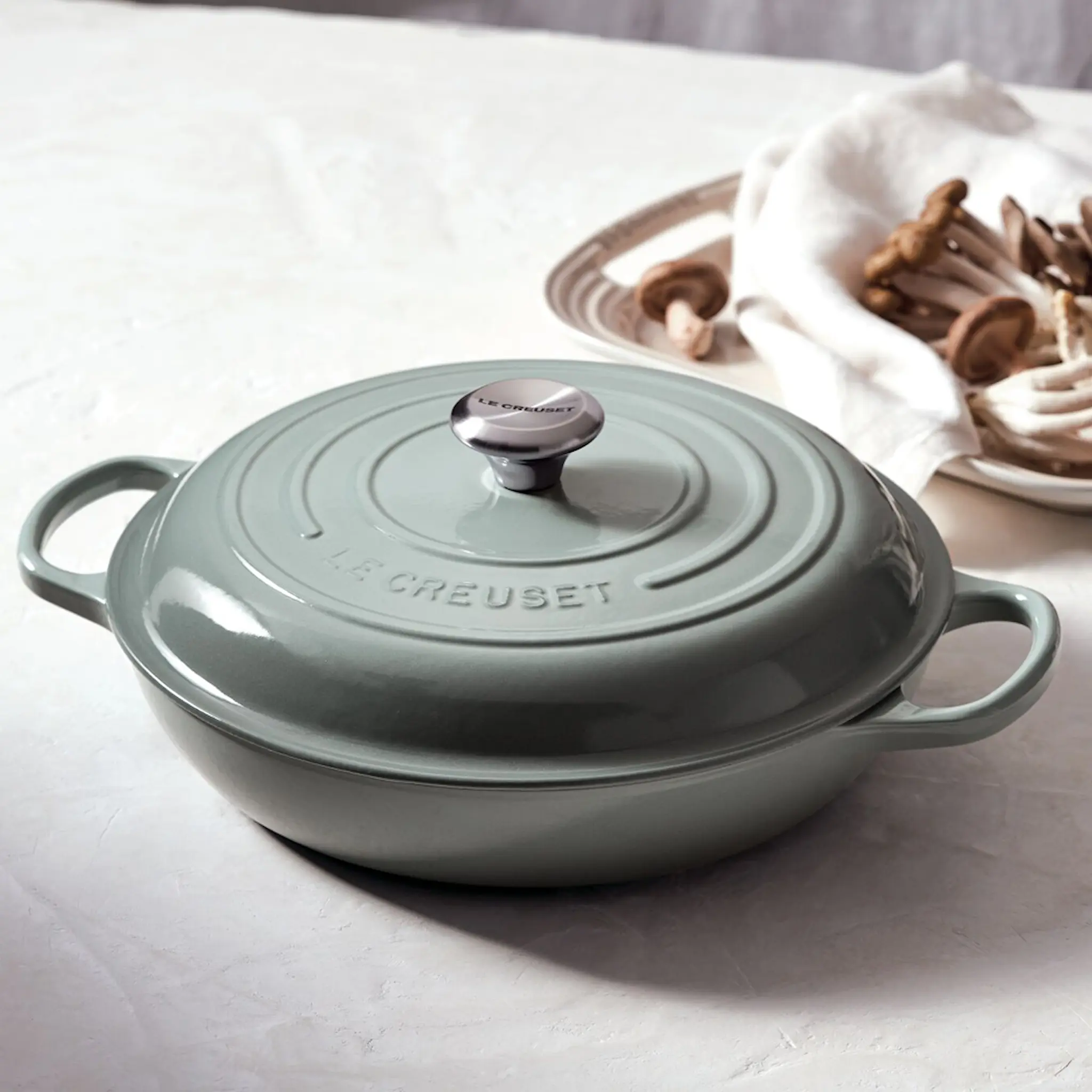 Le Creuset Signature gjutjärnsgryta buffé 30 cm 3,5 L sea salt