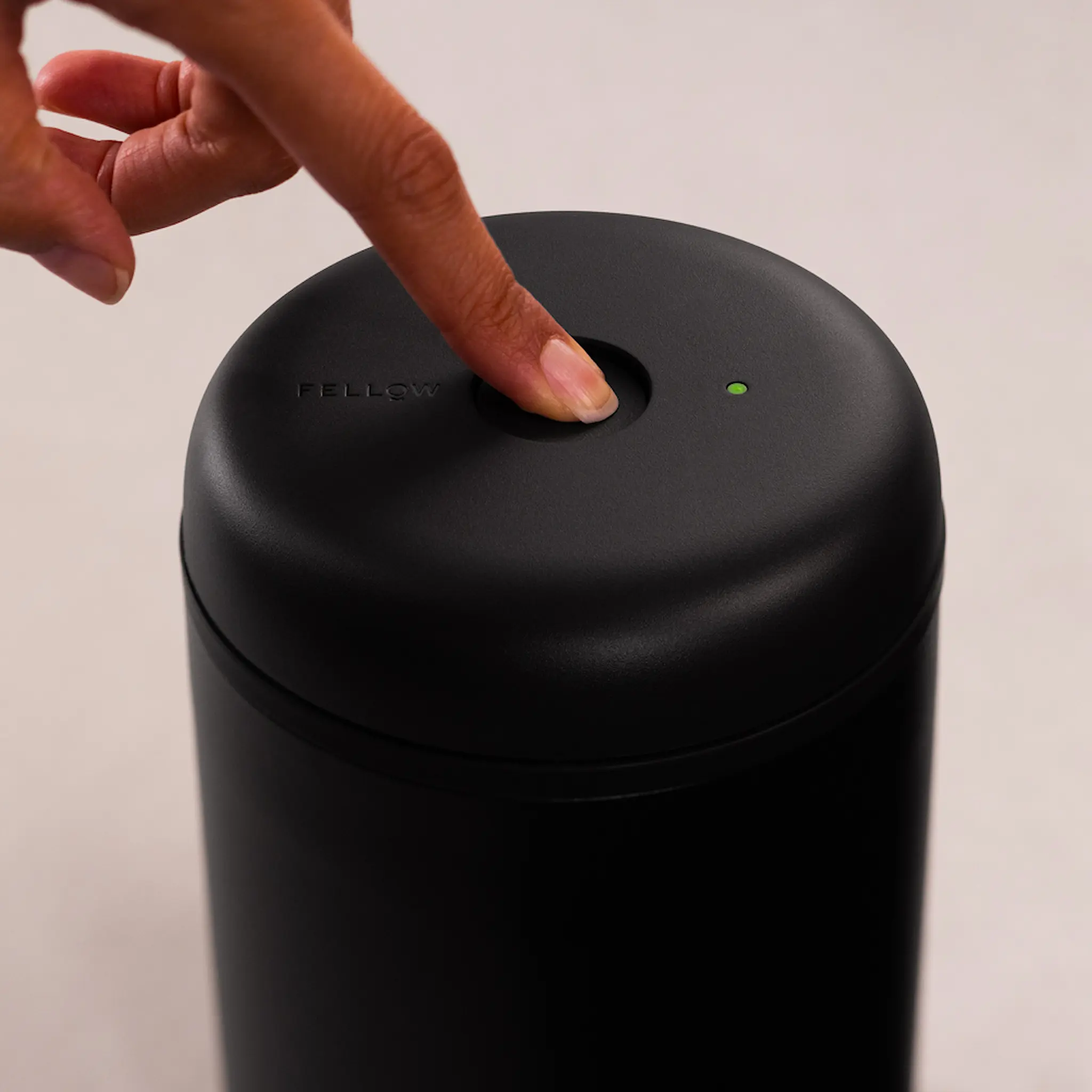 Fellow Electric Atmos vakuumförvaringslåda 1,2 L svart