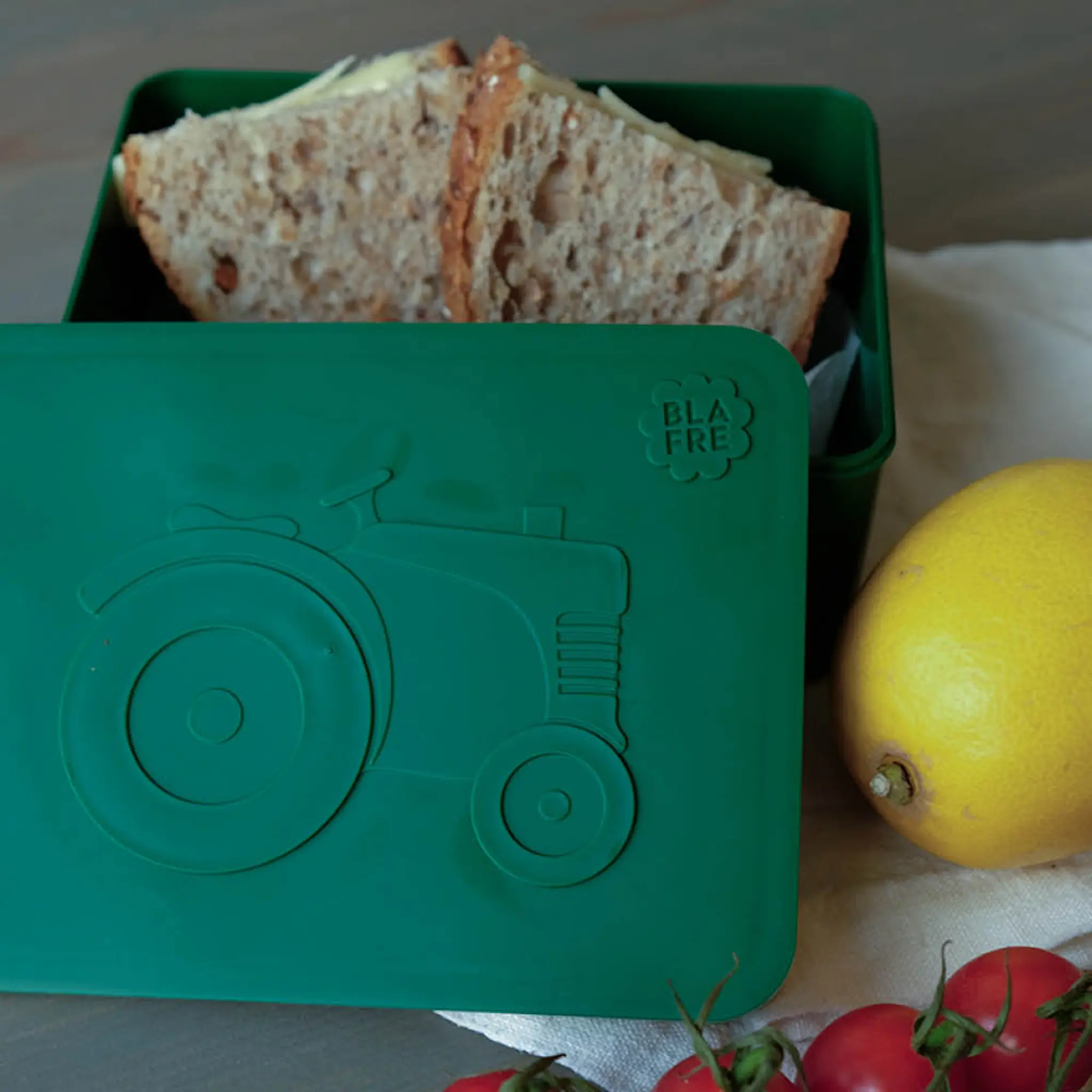 Blafre Matboks i plast ett rom 6x11x14 cm Traktor mørk grønn/mørk grønn