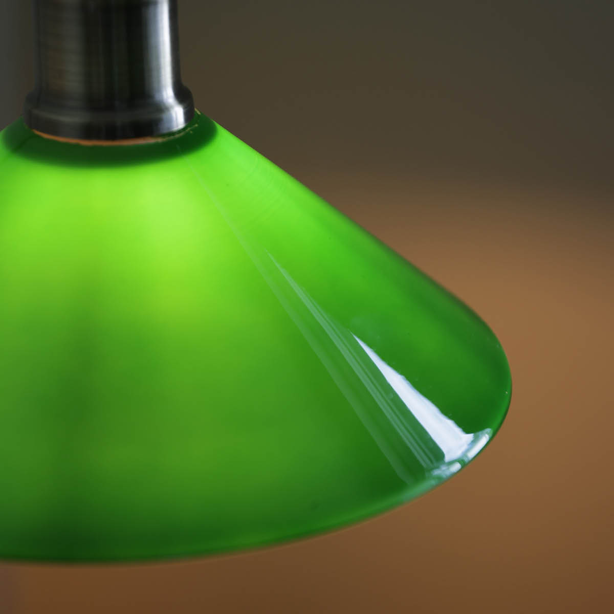 Markslöjd Vela bordslampa 49 cm antik mässing/grön