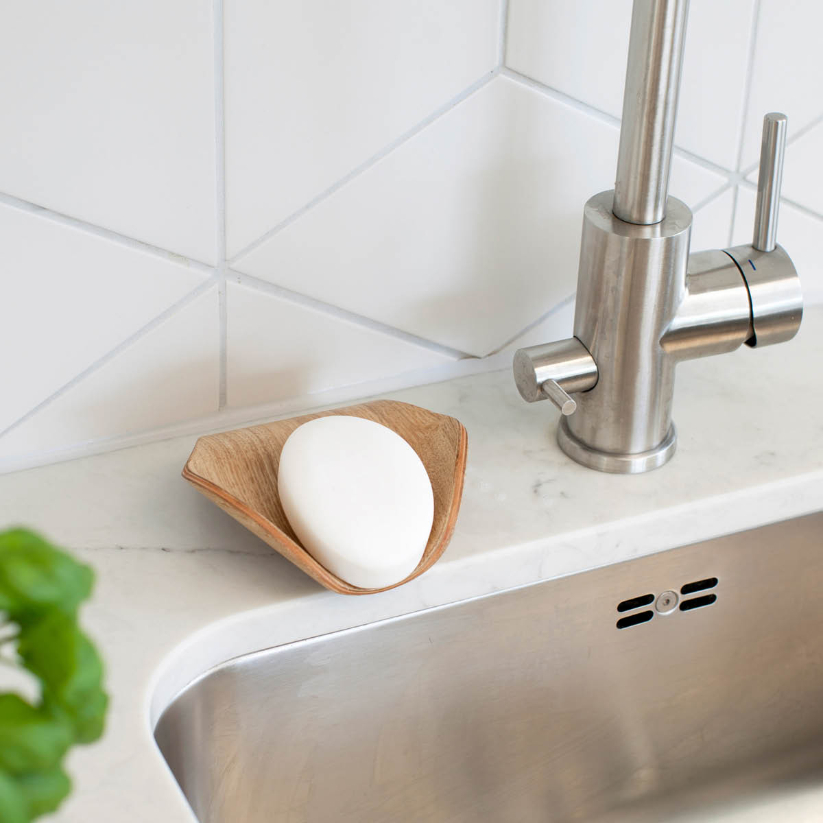 Bosign Leaf tvålfat med avrinning 11,5x11,5 cm pilträ