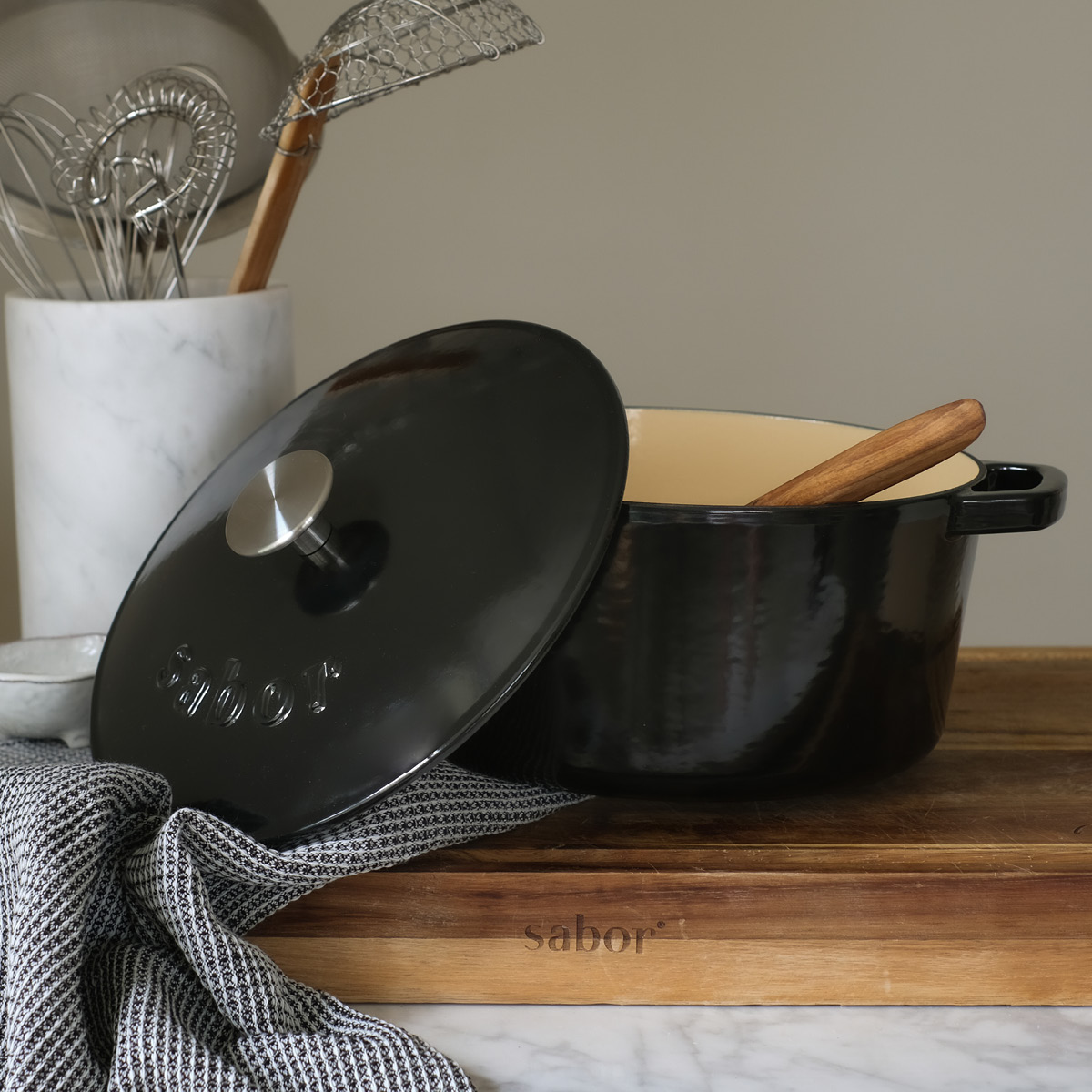 Sabor Gjutjärnsgryta 24 cm 4,4 L svart