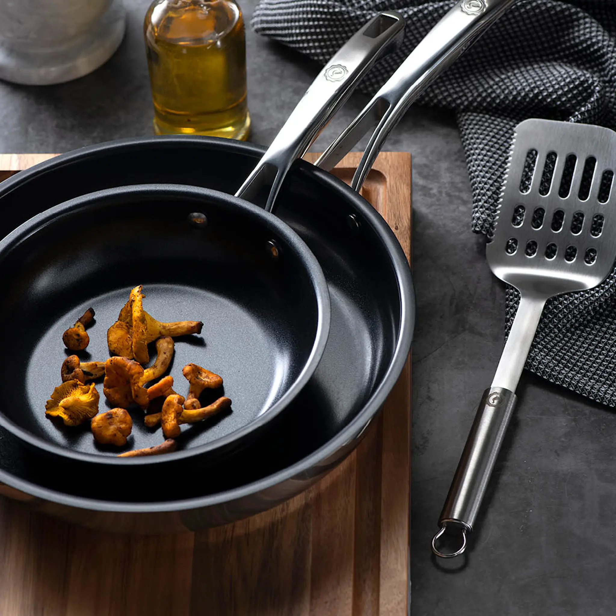 Anders Petter Classic Paistinpannu 20+28 cm Teräs