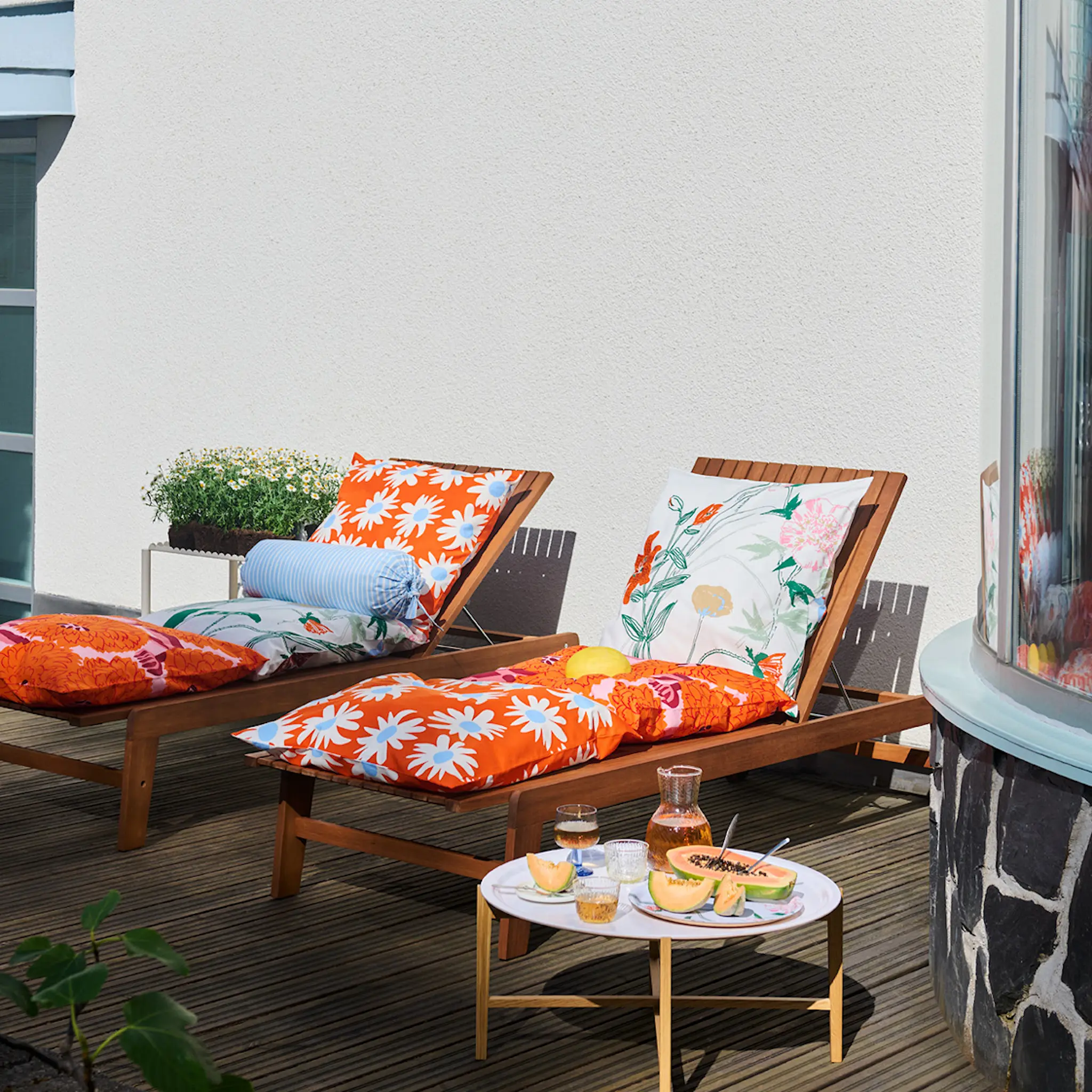 Marimekko Rakastaa, ei rakastaa kuddfodral  50x50 cm orange/vit/blå