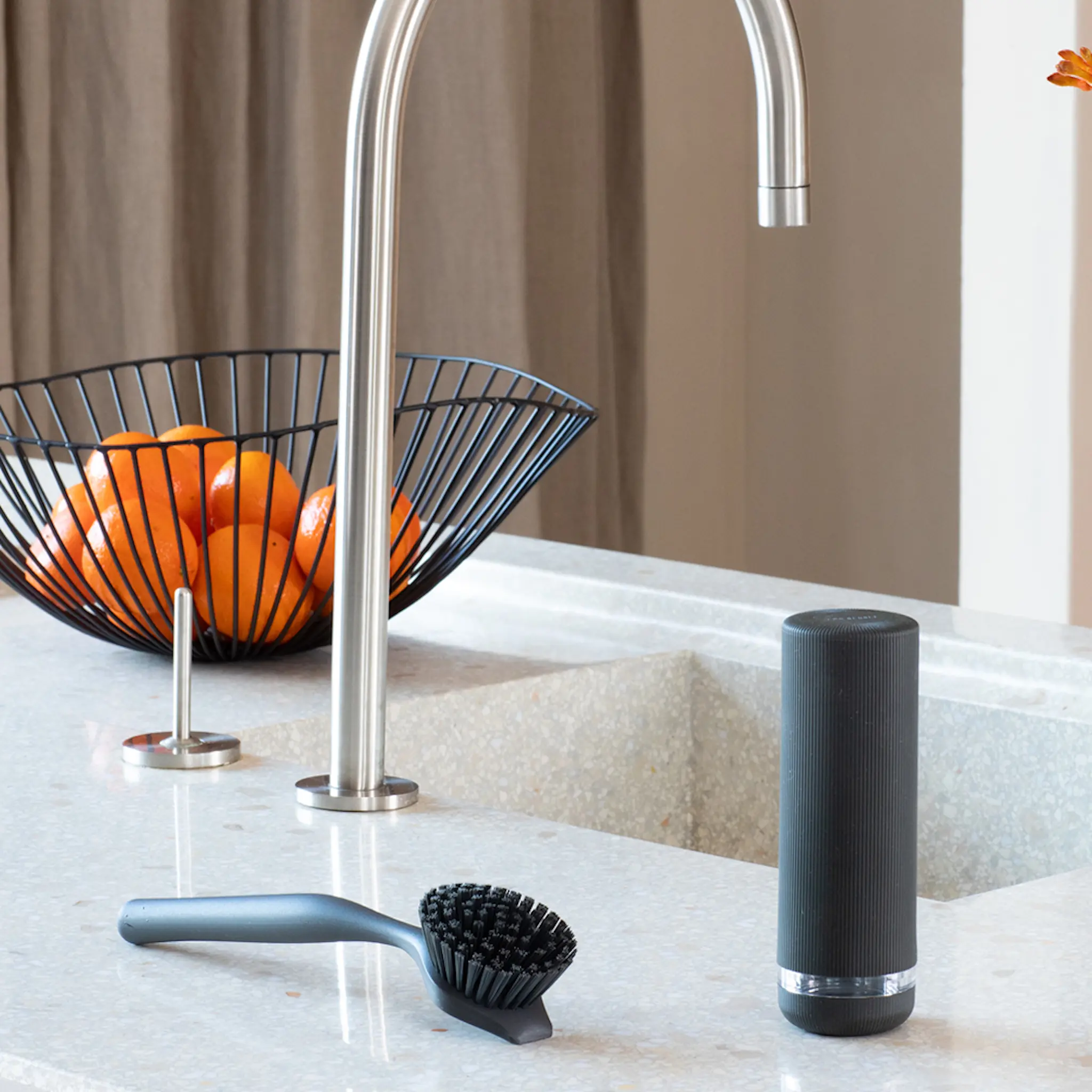 Brabantia SinkStyle diskmedelspump 200 ml mörkgrå