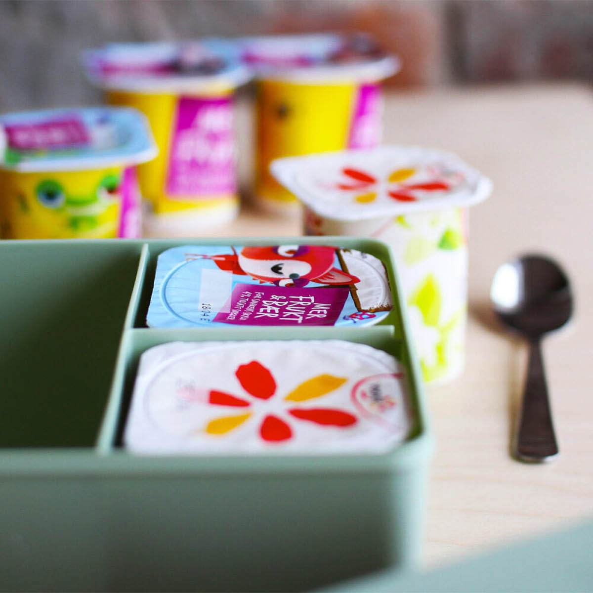 Blafre Björn matlåda plast tre fack 14x19 cm ljusblå/orange