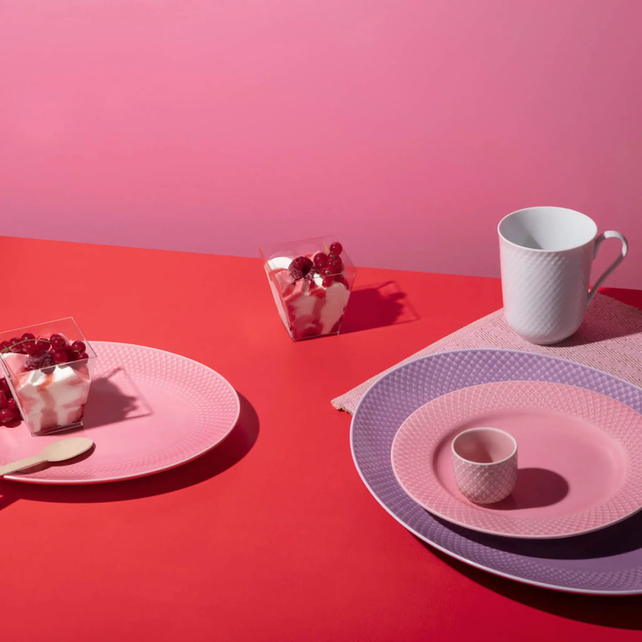 Lyngby Porcelæn Rhombe Color Serveringsfat Ovalt 35x26.5 cm Ljuslila