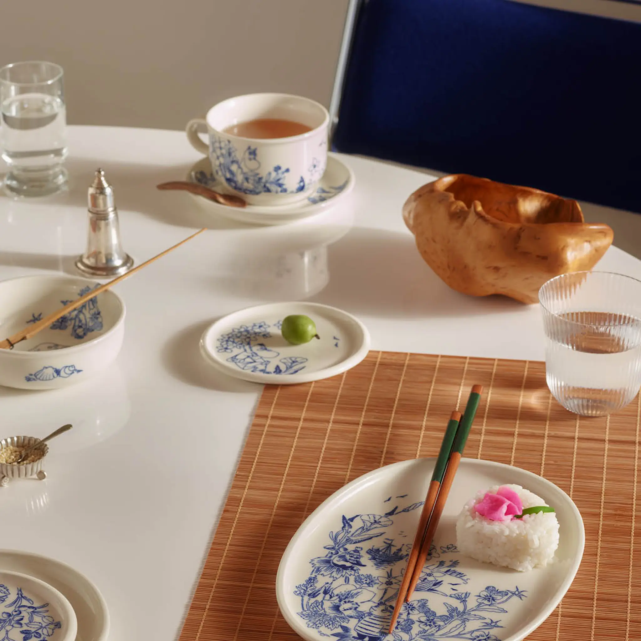 Moomin Arabia Muumi Haru Kuppi aluslautasella 30 cl