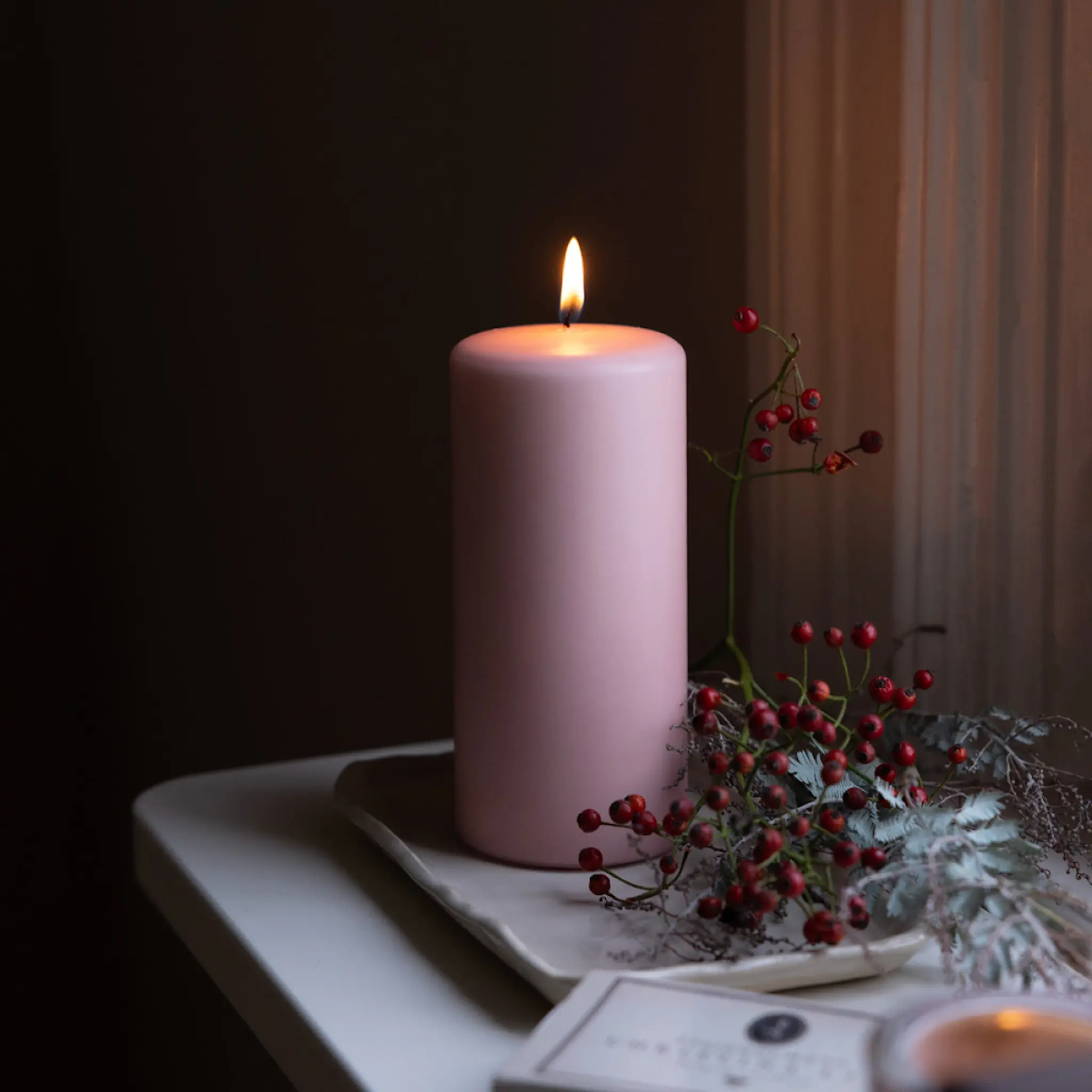 Liljeholmens Pöytäkynttilä steariini 6,8x15 cm Vaaleanpunainen